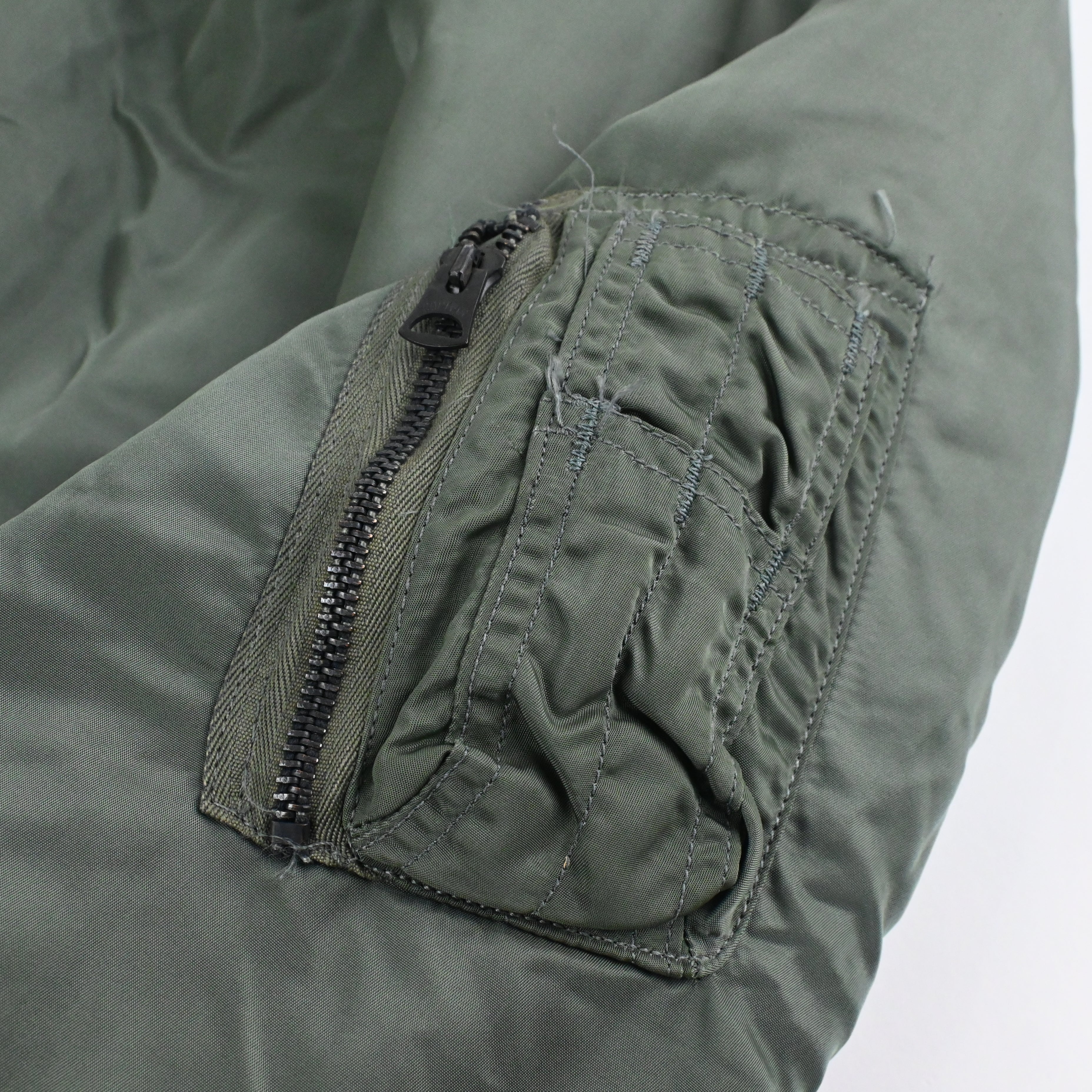 ‘67 U.S.A.F. MIL-J-8279D (USAF) MA-1 Flight jacket SIZE: MEDIUM