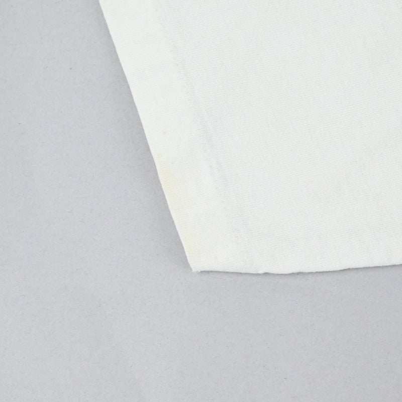 背面袖に薄い汚れがございます。