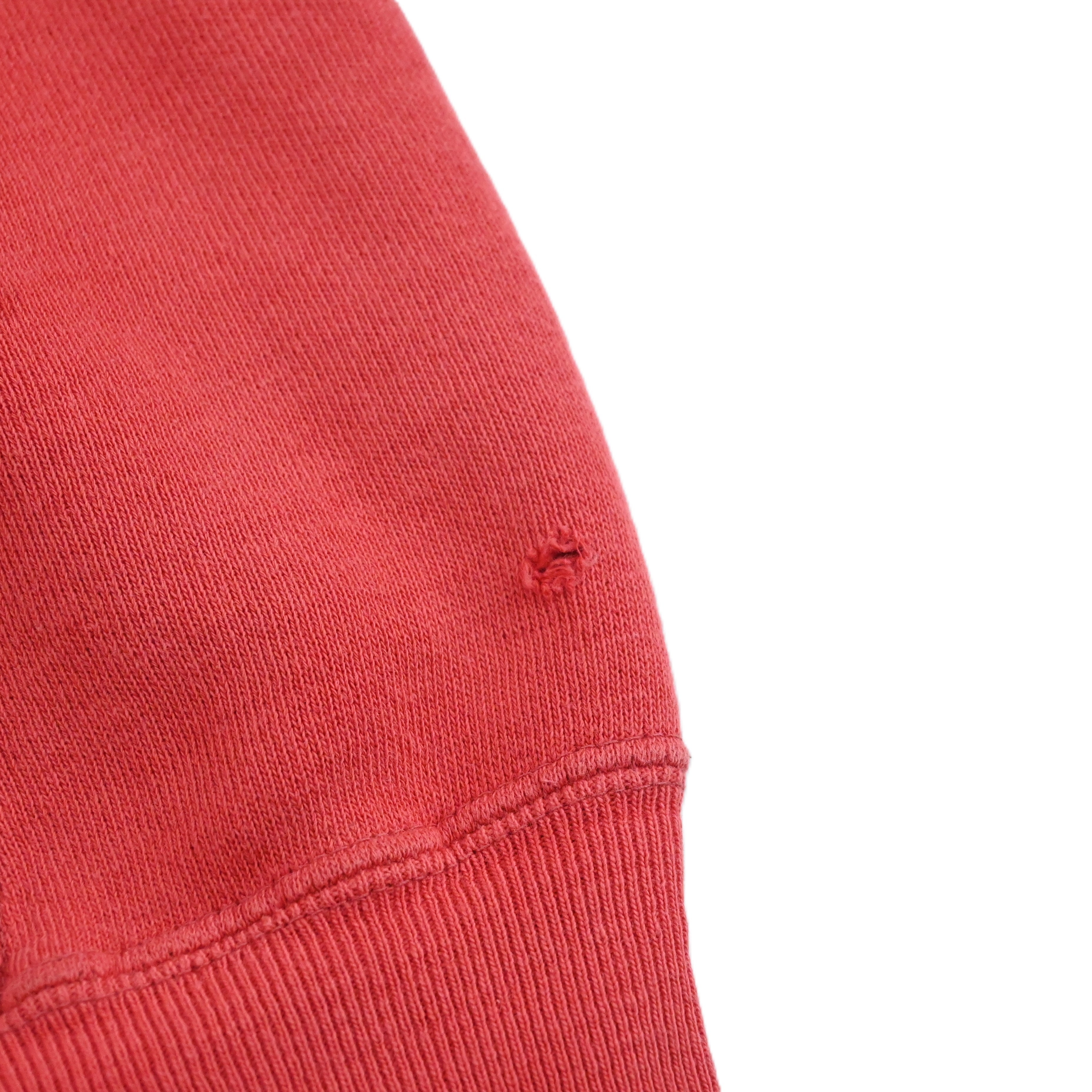 裾にダメージがございます。