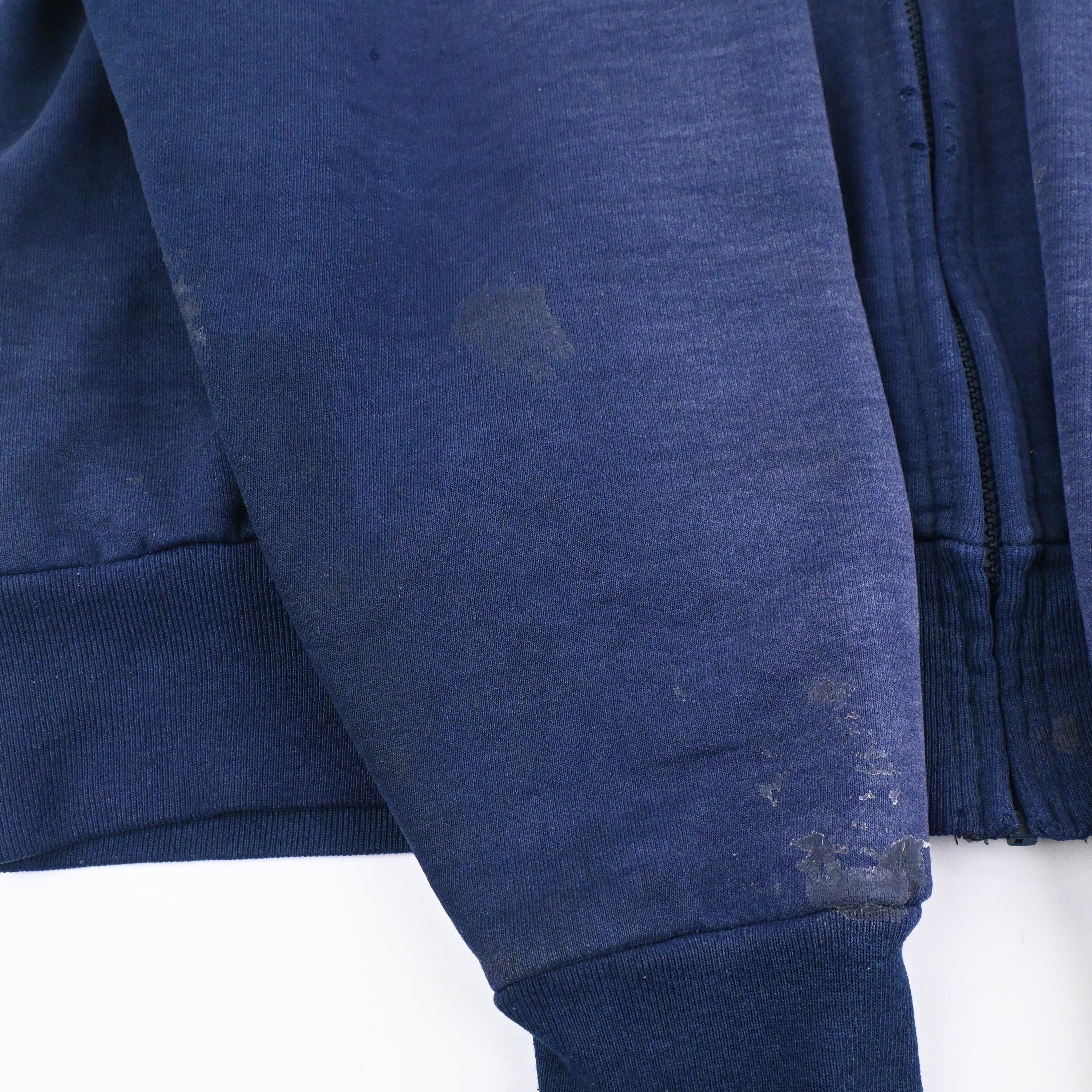 スリーブに汚れがございます。