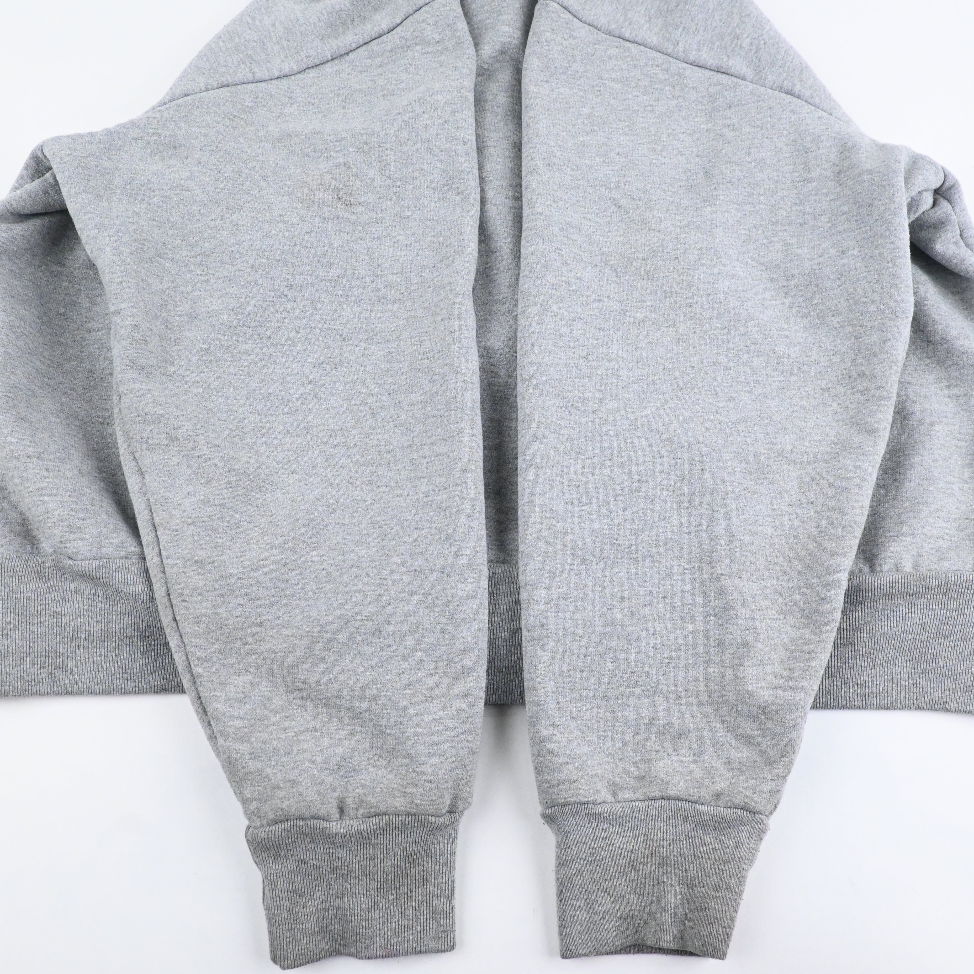 薄く汚れがございます。