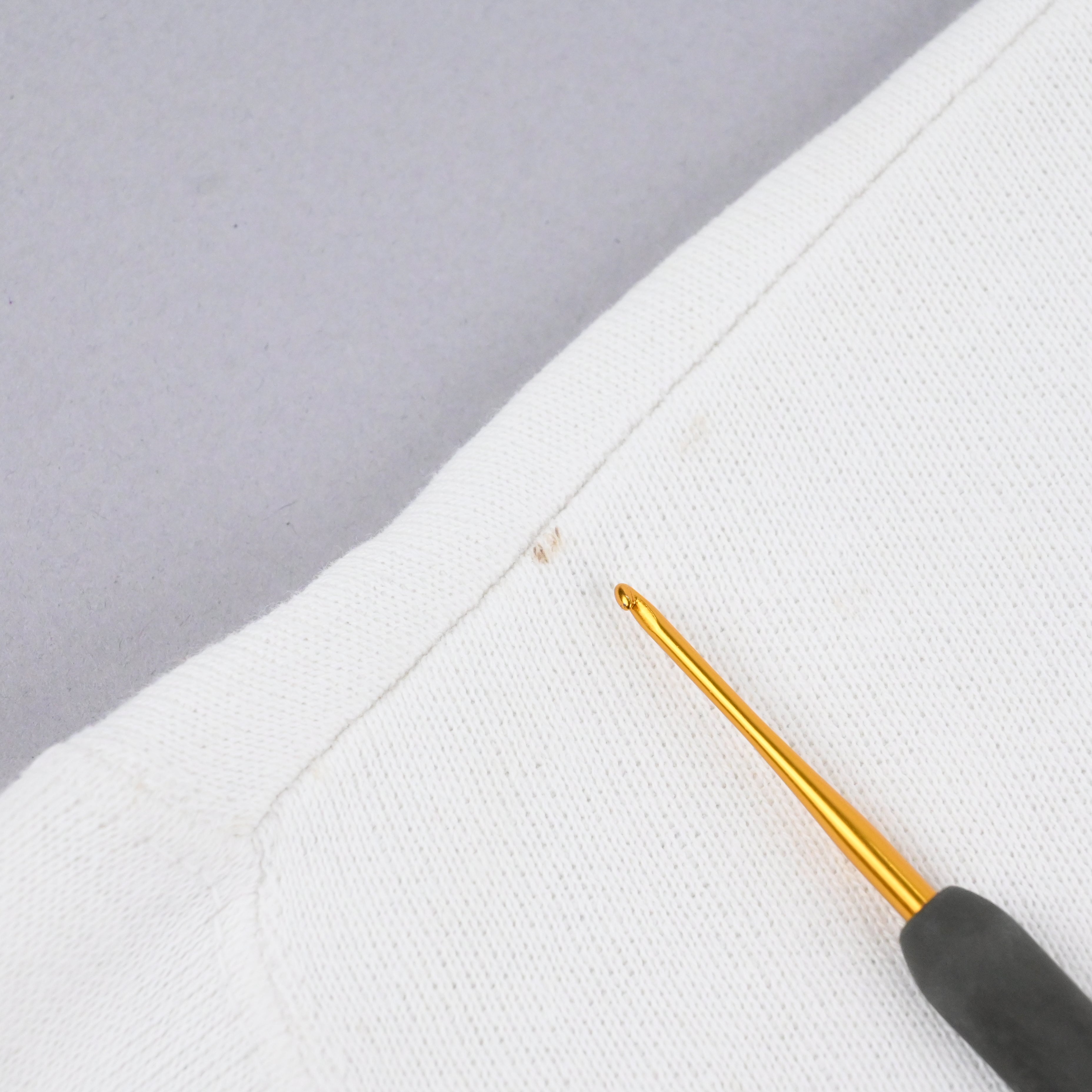 肩に汚れがございます。