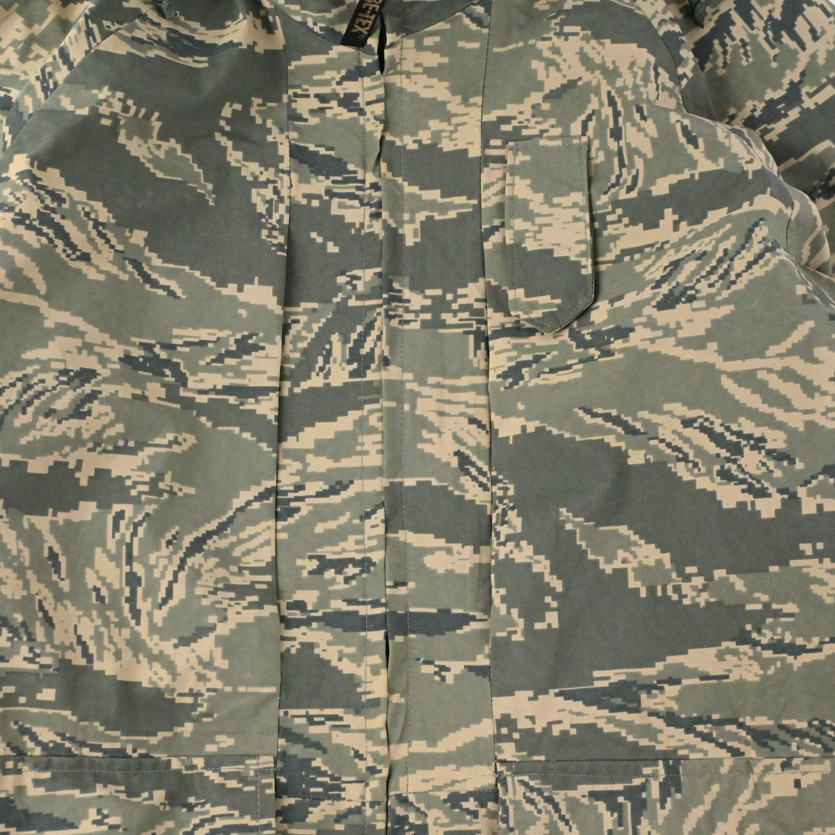 '07 U.S.A.F. APECS GORE-TEX PARKA SIZE LARGE-X-SHORT