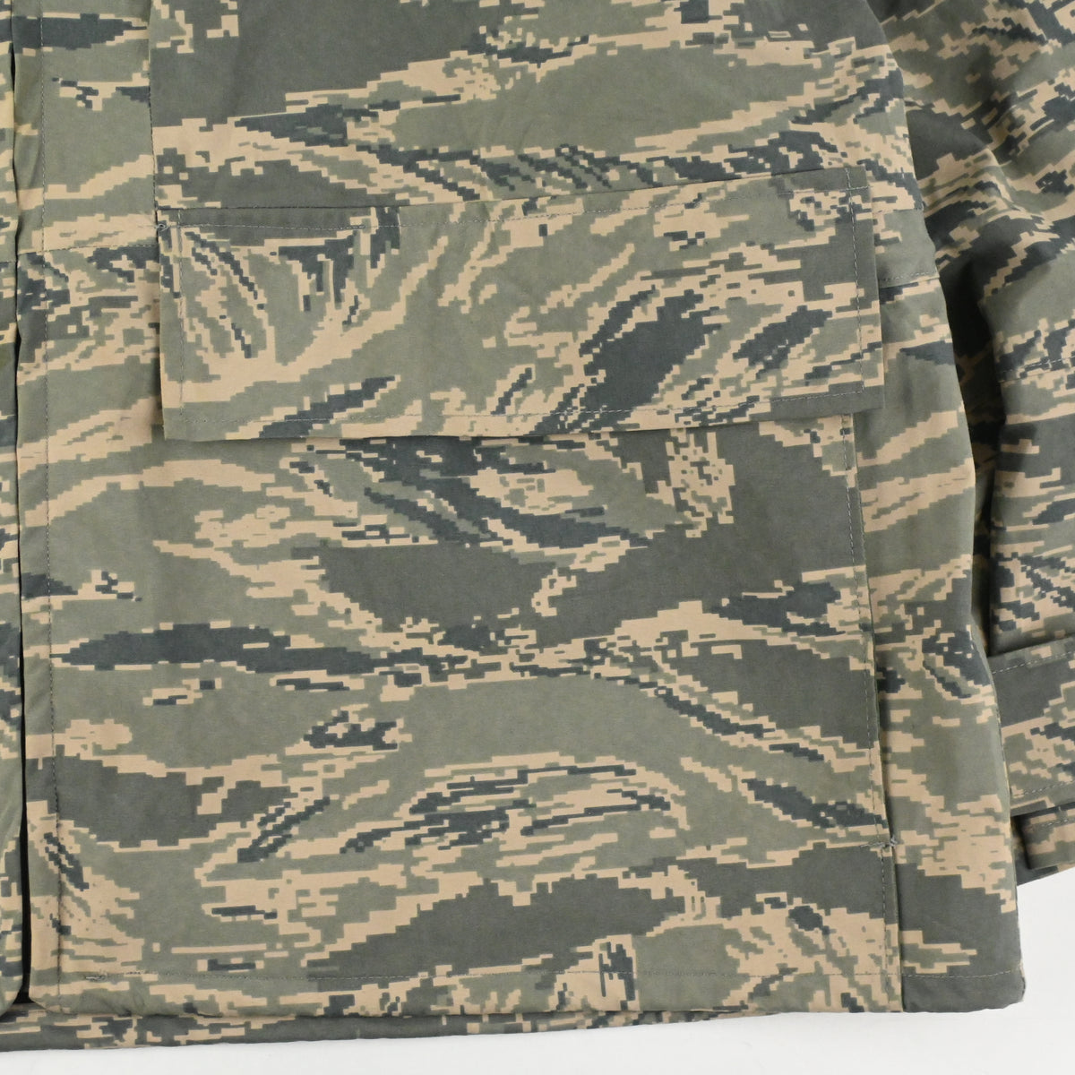 '07 U.S.A.F. APECS GORE-TEX PARKA SIZE LARGE-X-SHORT