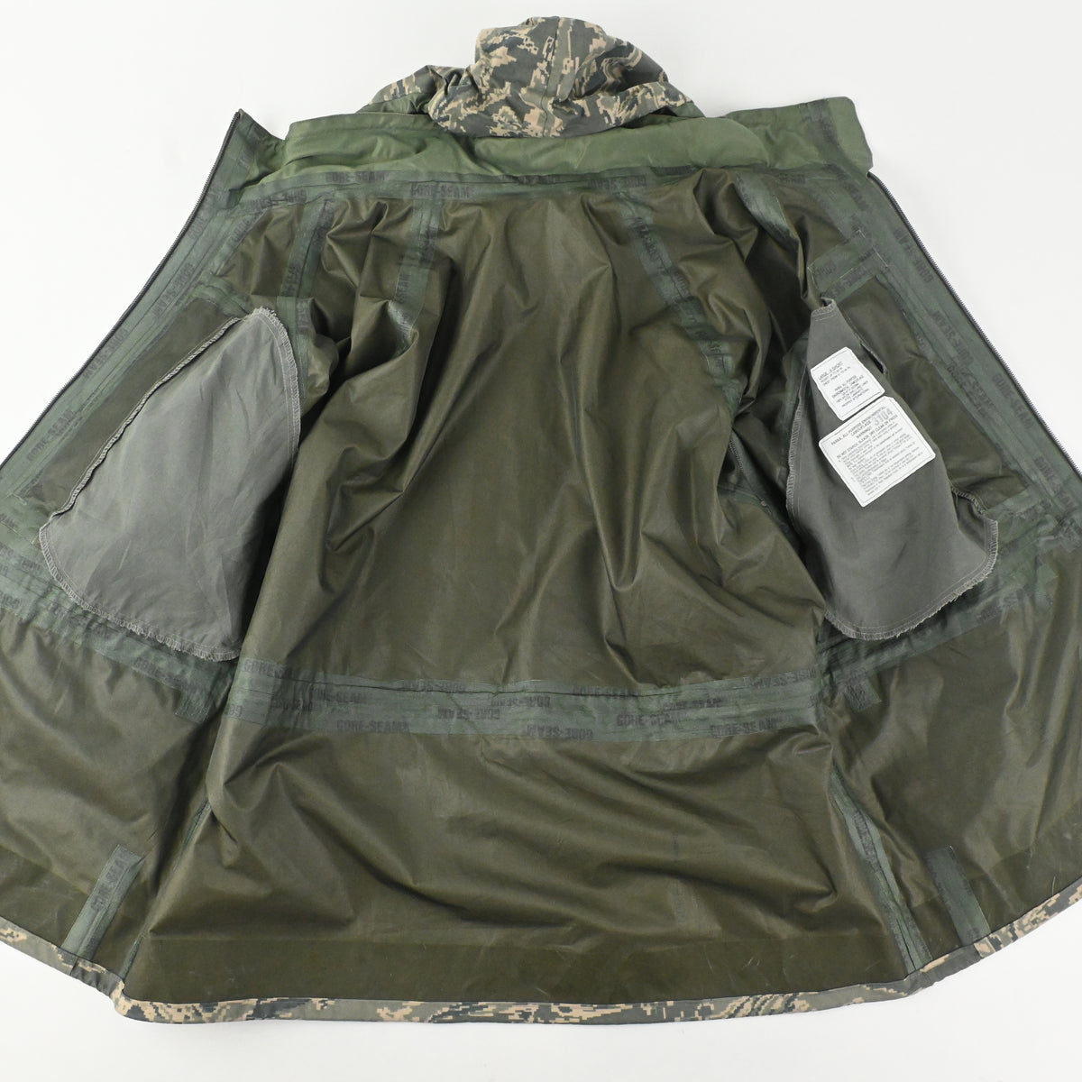 '07 U.S.A.F. APECS GORE-TEX PARKA SIZE LARGE-X-SHORT