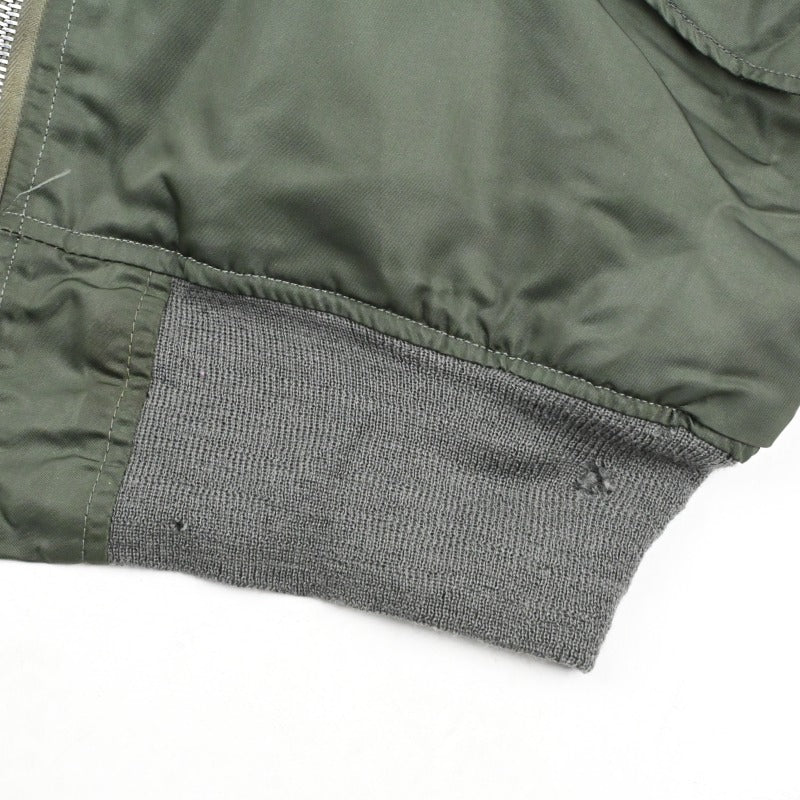 リブに虫食いがございます。