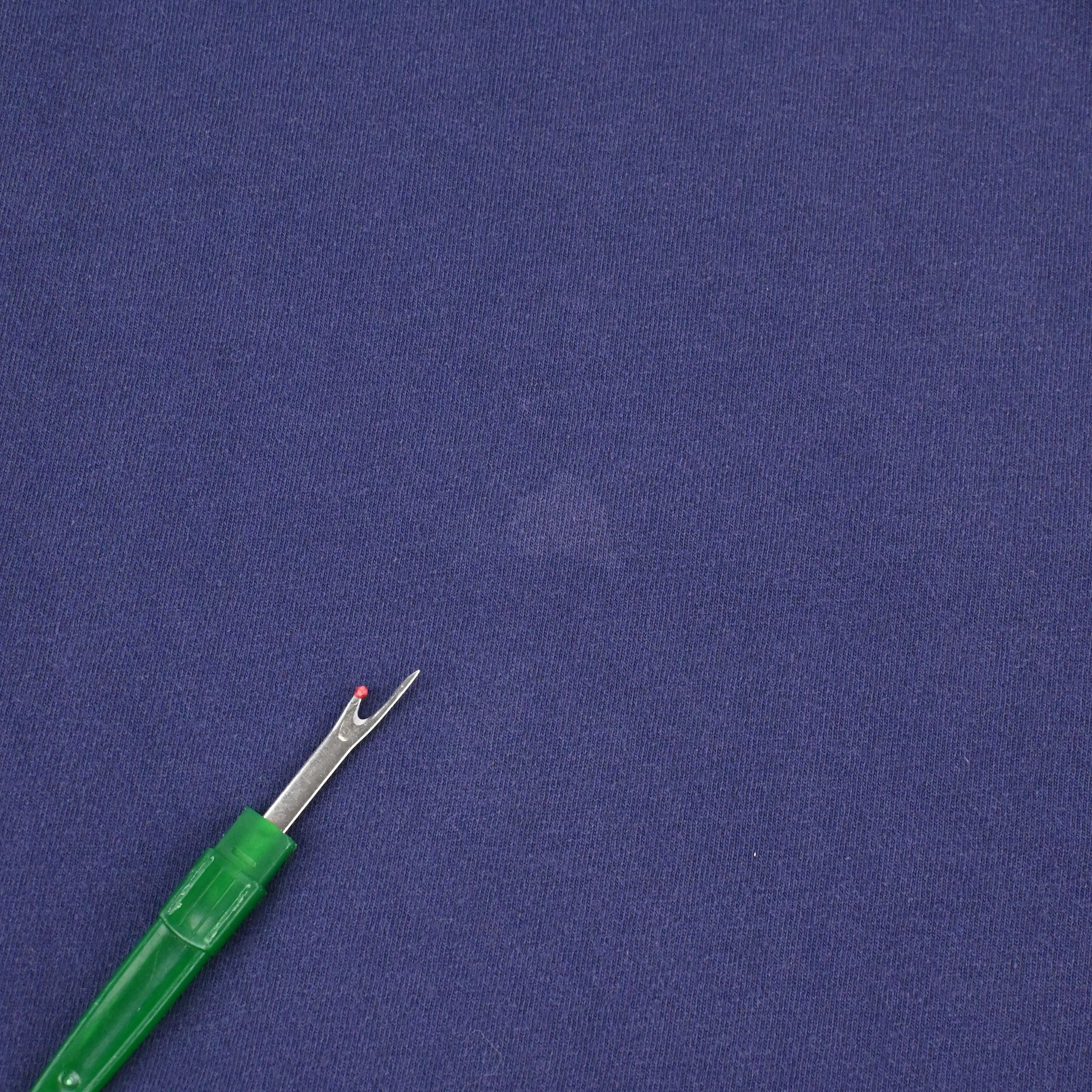 後ろ身頃に汚れがございます。