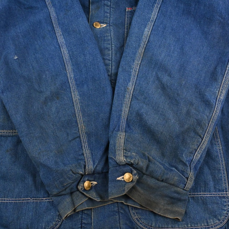 袖に汚れがございます。