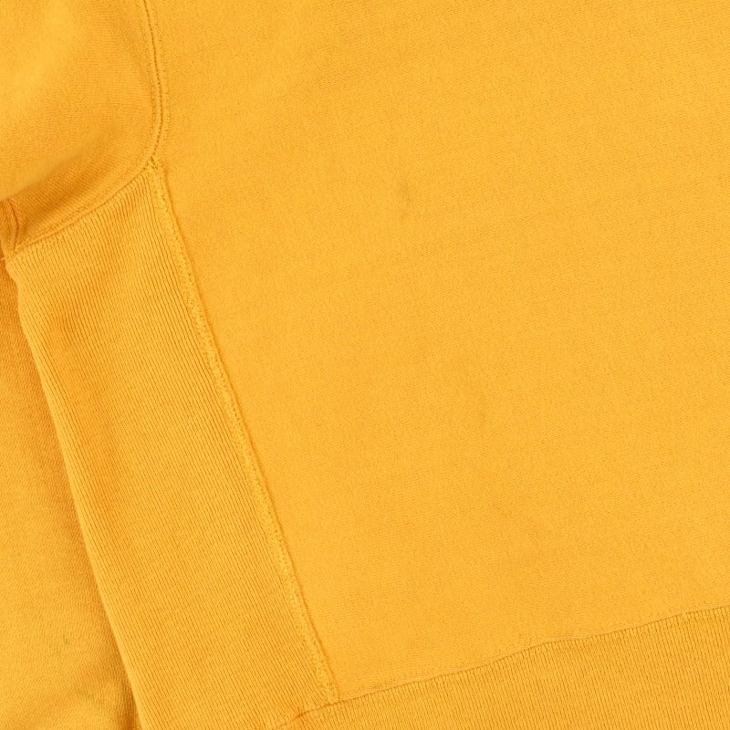 背面に汚れがございます。