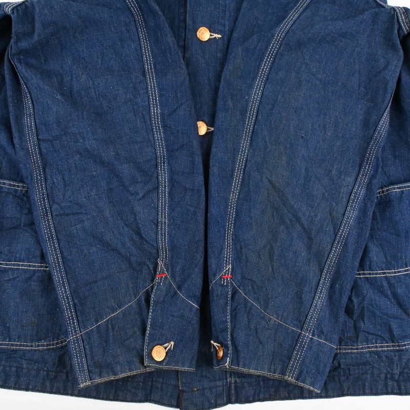 袖に薄い汚れがございます。