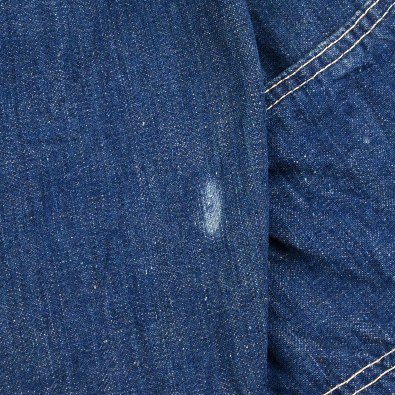 袖に汚れがございます。