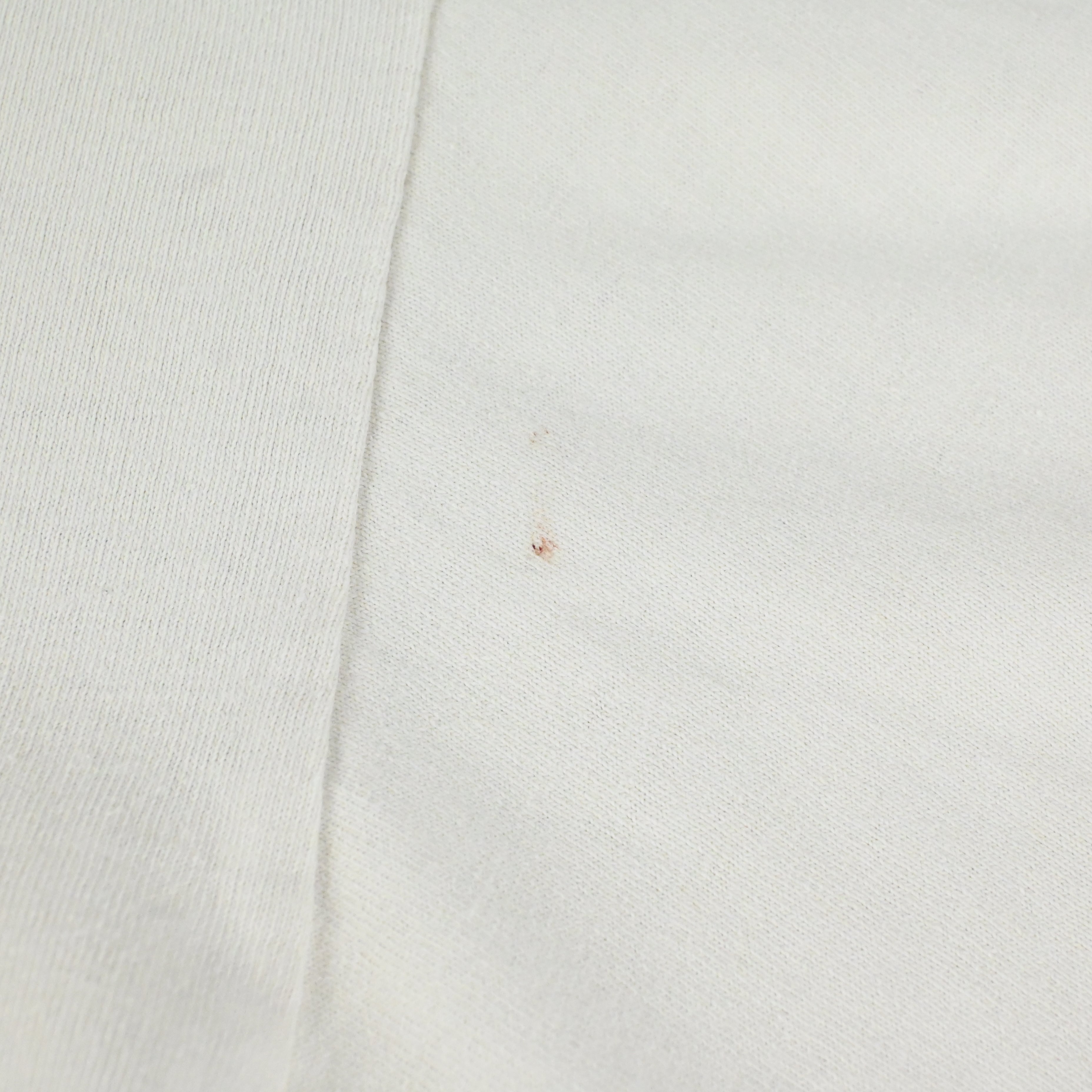 左袖に汚れがございます。