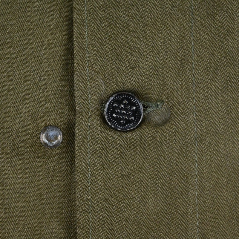 ラッカー塗料の剥げが御座います。