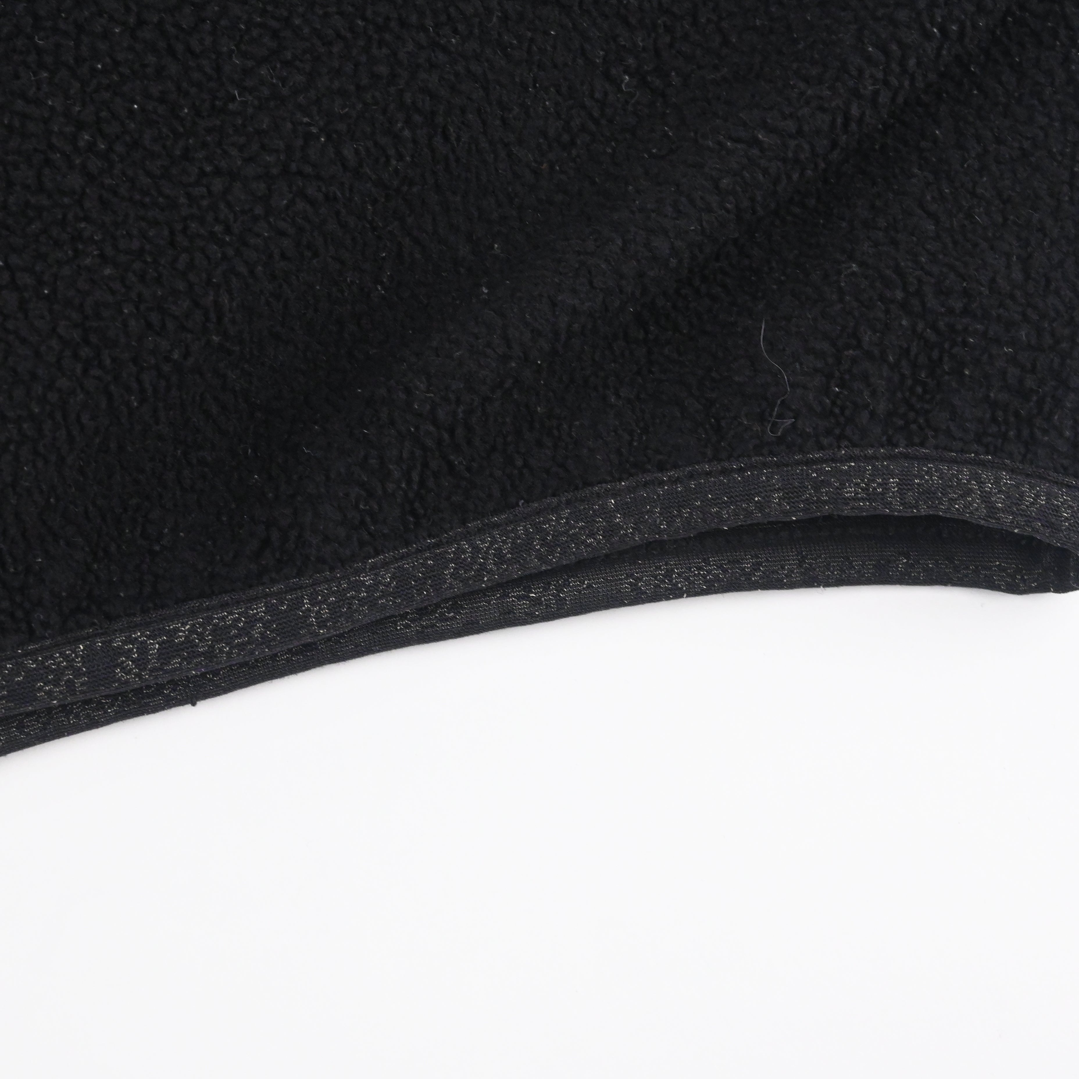 裾パイピングの伸びがございます。