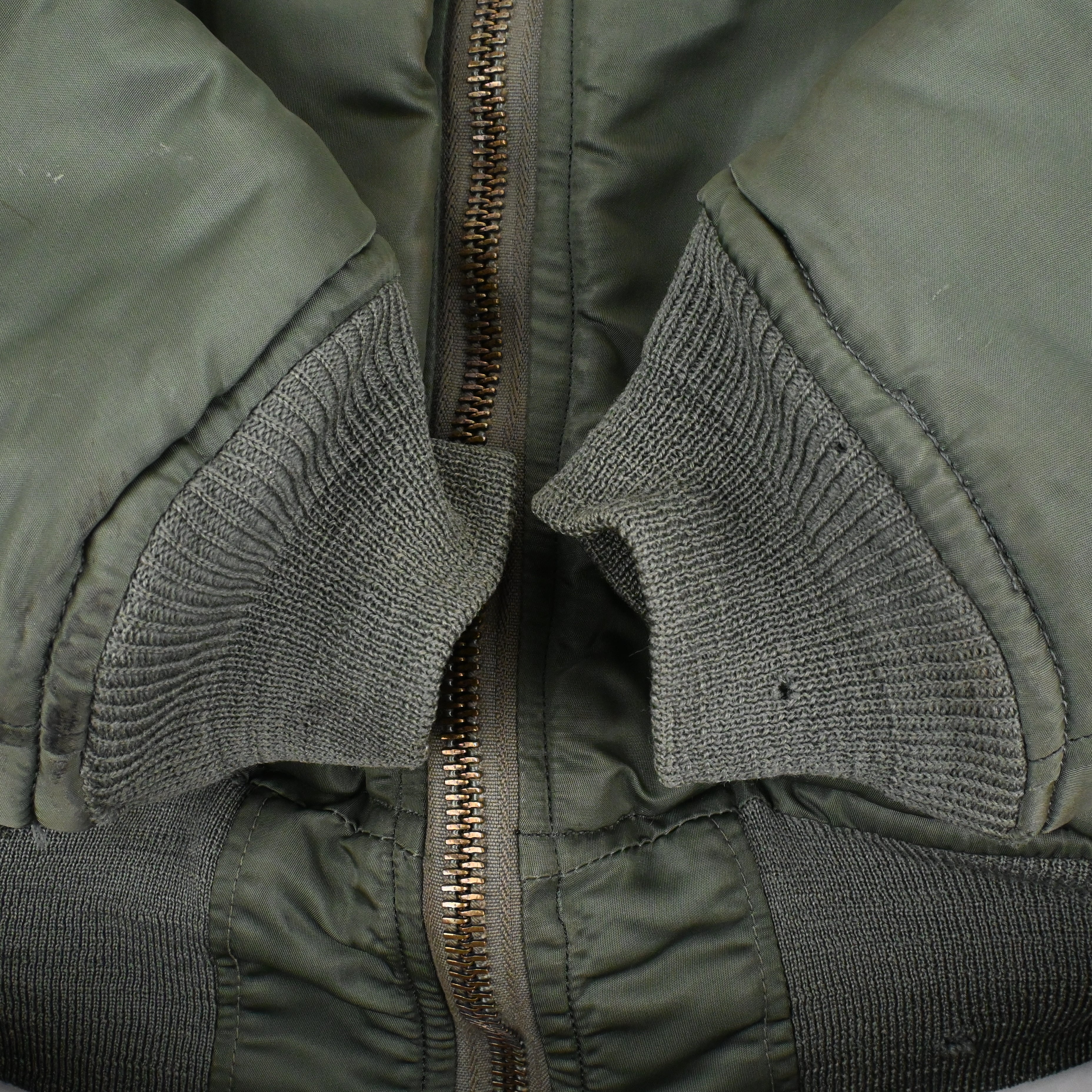 リブに虫食いがございます。