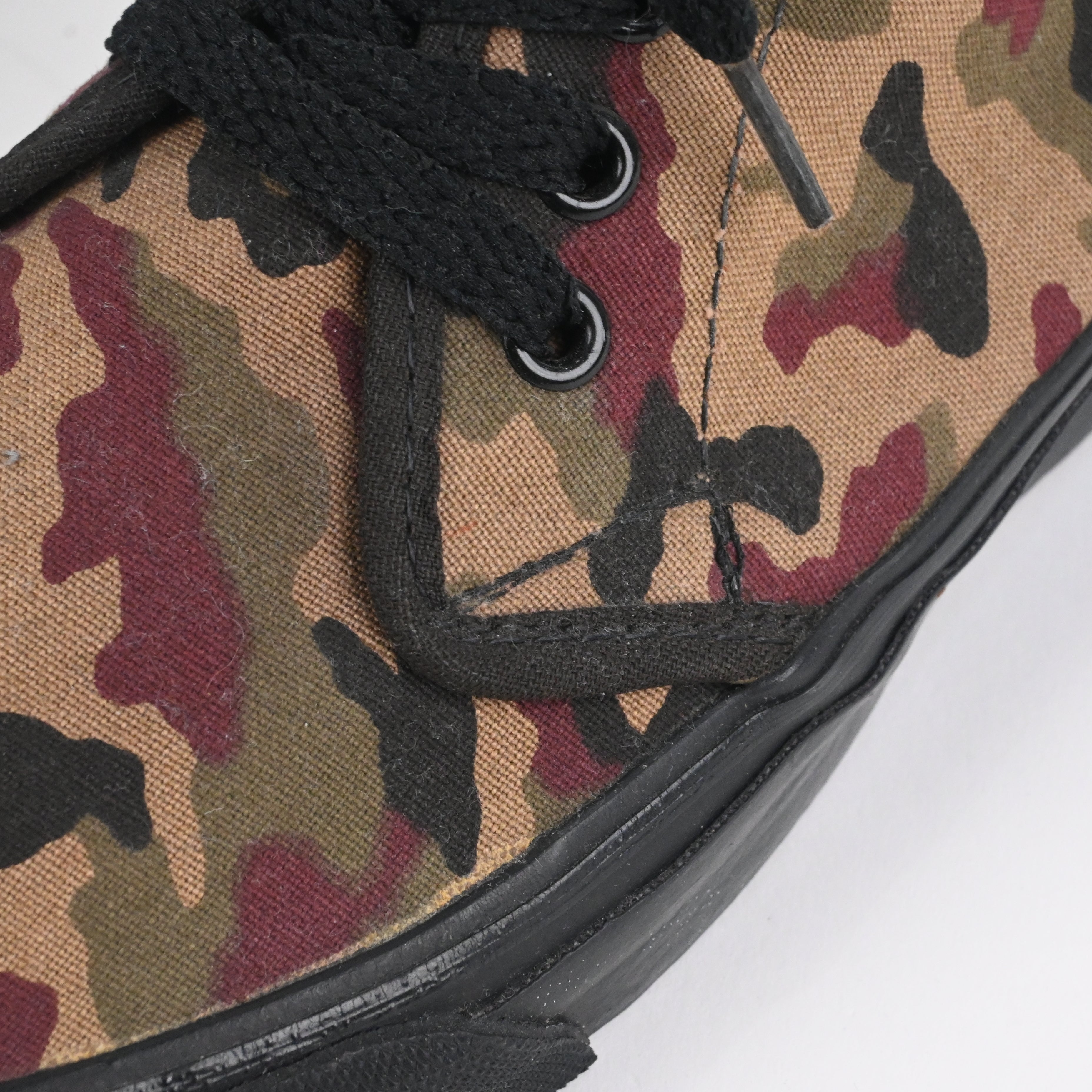 90's VANS "CHUKKA" SIZE 8 DEAD STOCK