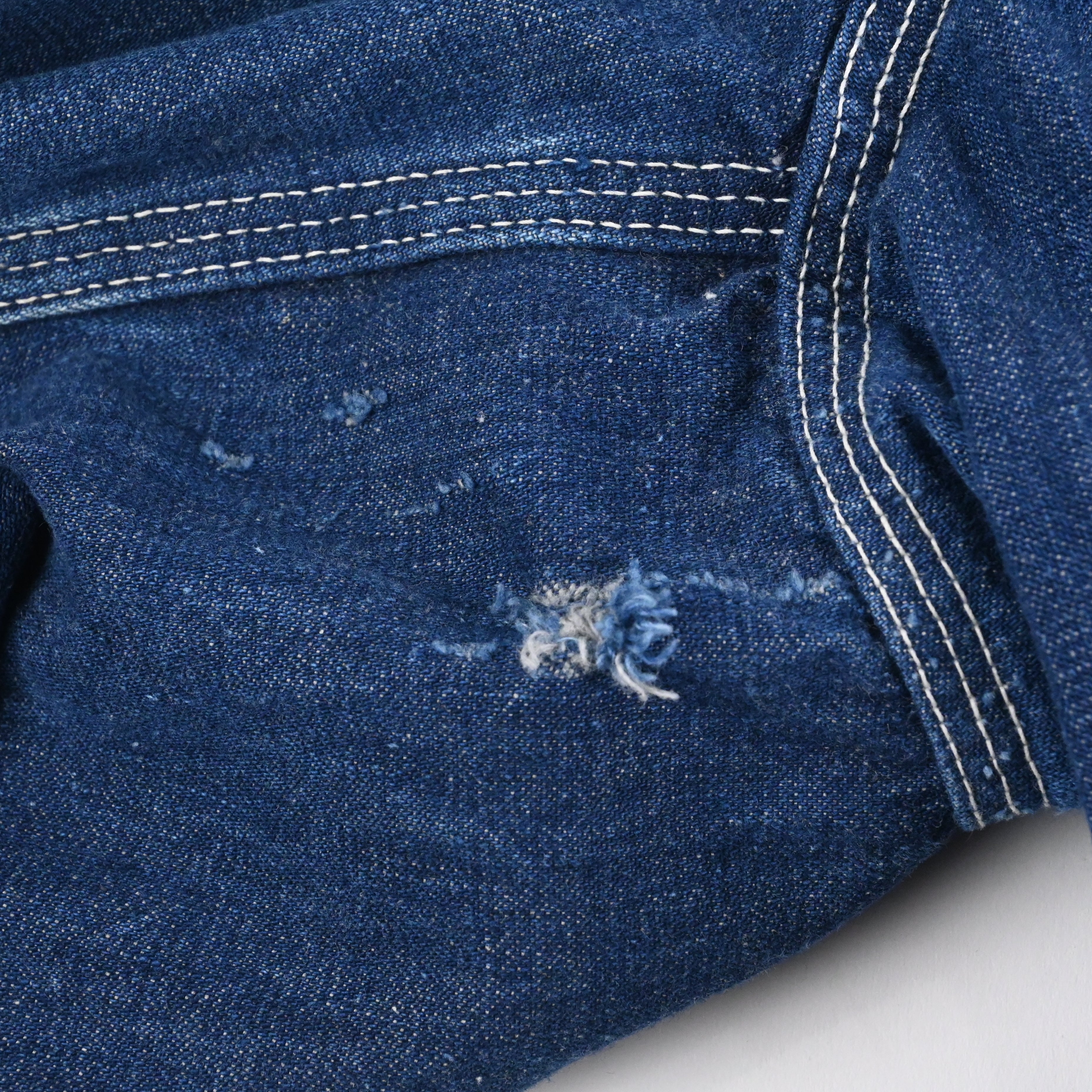 右脇下にダメージがございます。