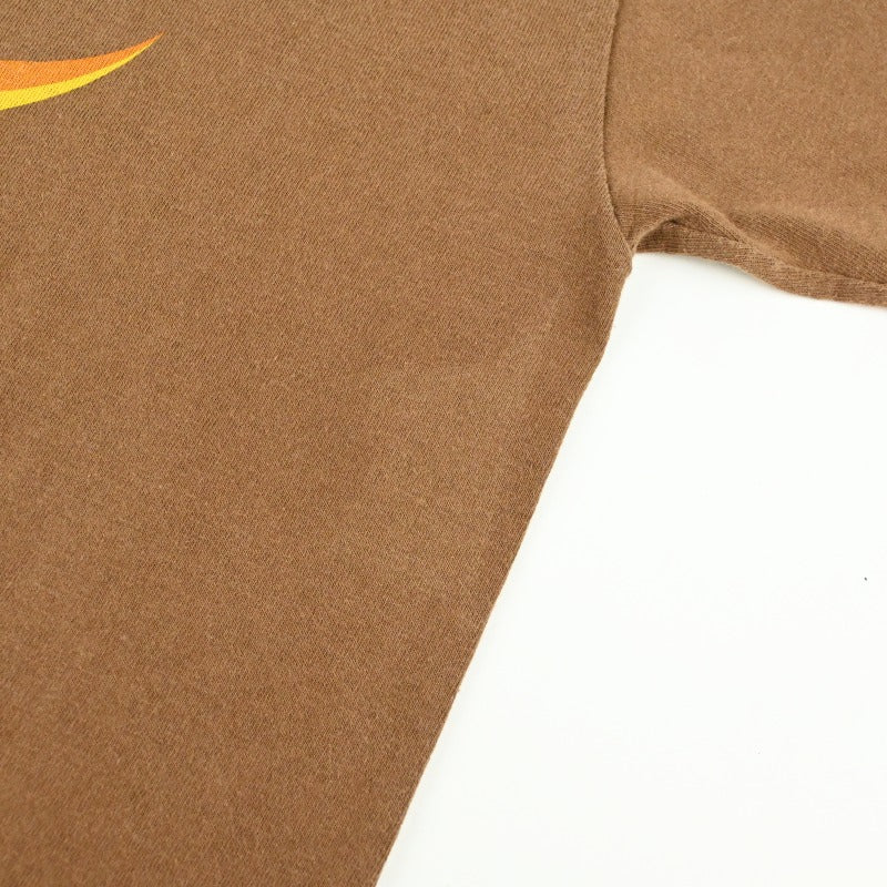 フロントに薄く退色箇所がございます。