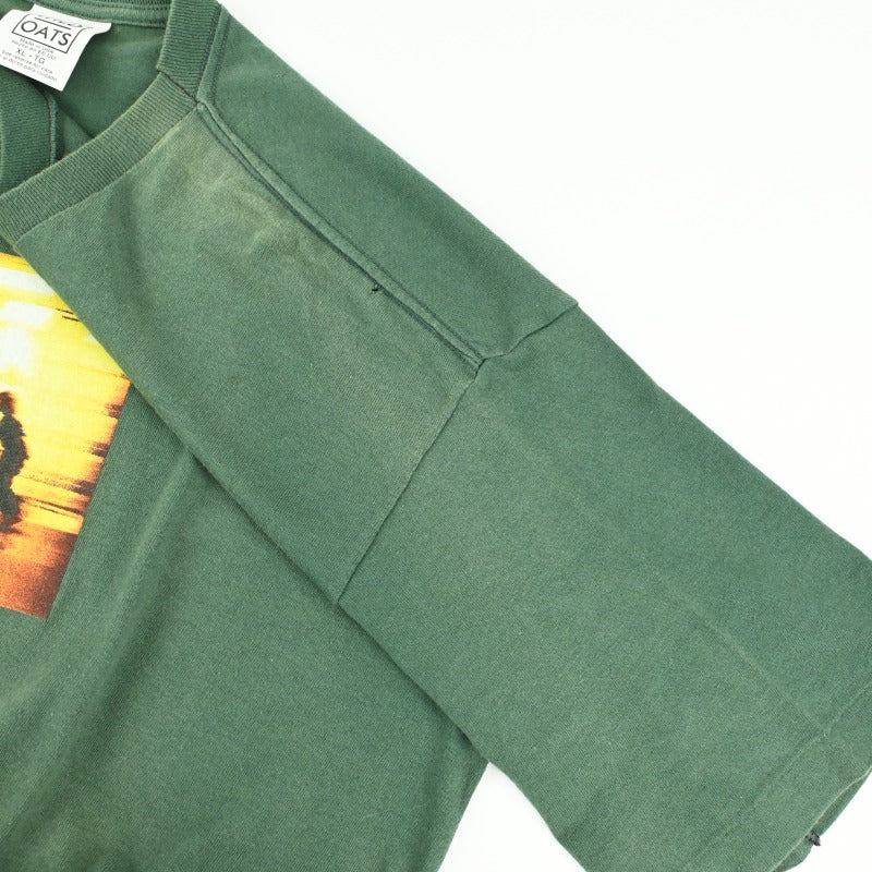 肩部分に退色箇所がございます。