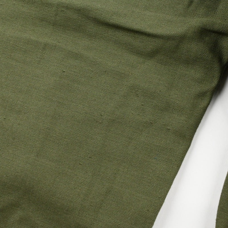 背面に軽い毛羽立ちがございます。