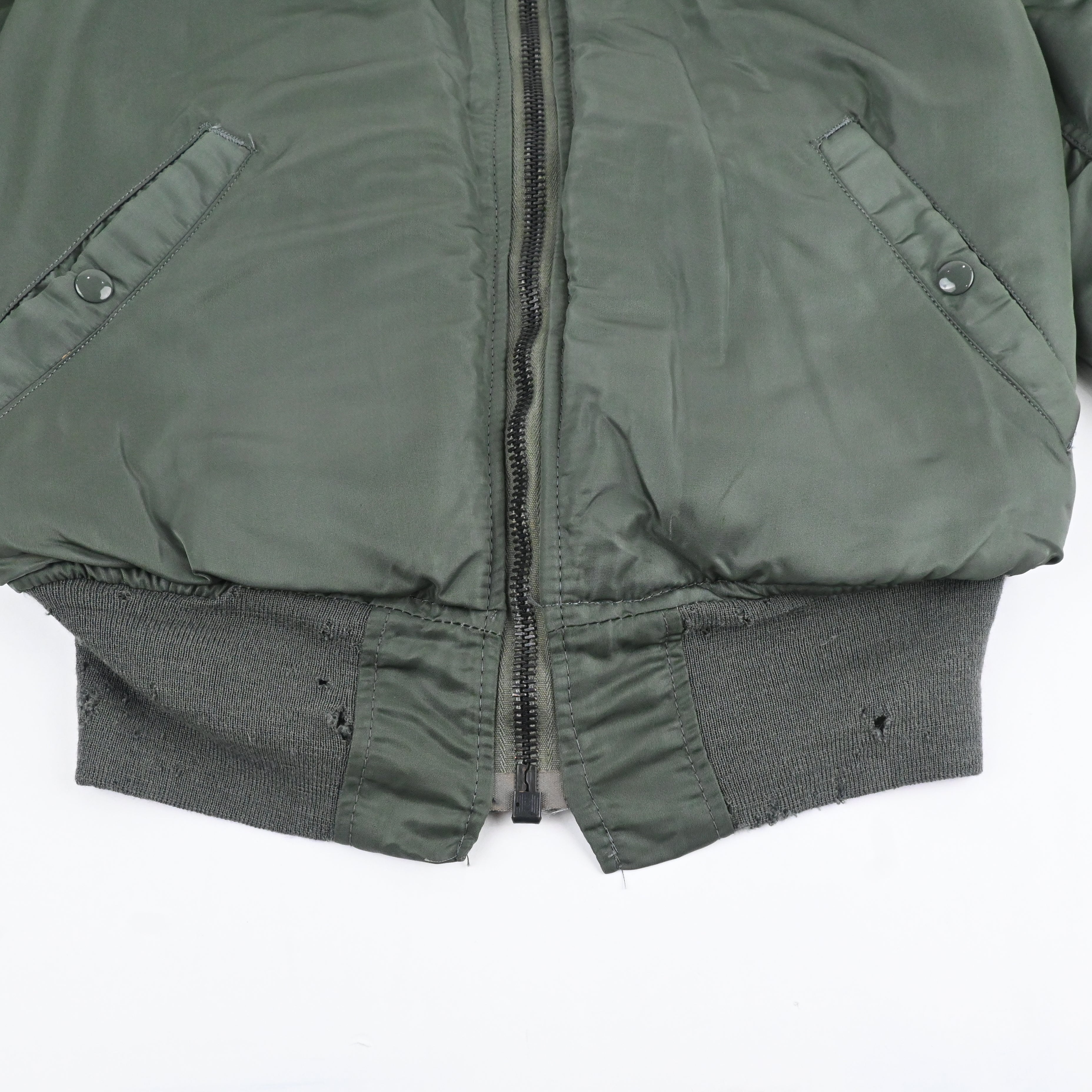 67 U.S.A.F. MIL-J-8279D (USAF) MA-1 Flight jacket SIZE: MEDIUM