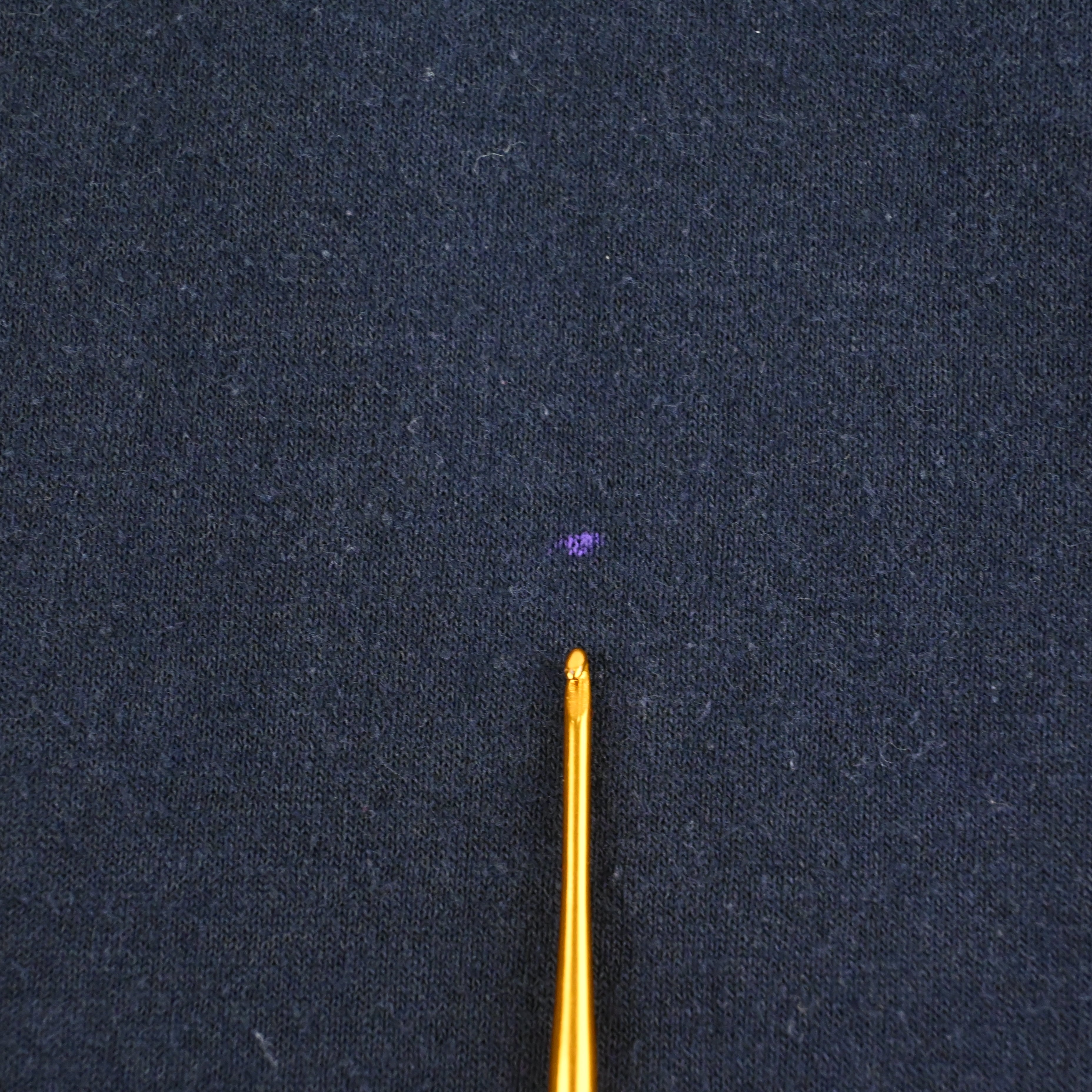 背面に汚れがございます。