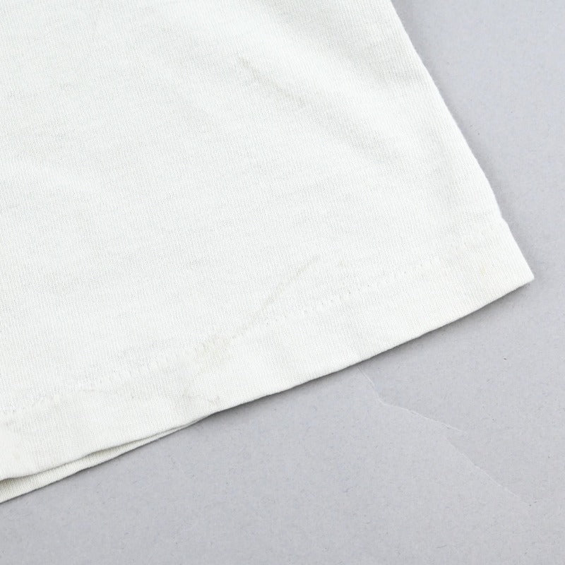 フロントに薄い汚れがございます。