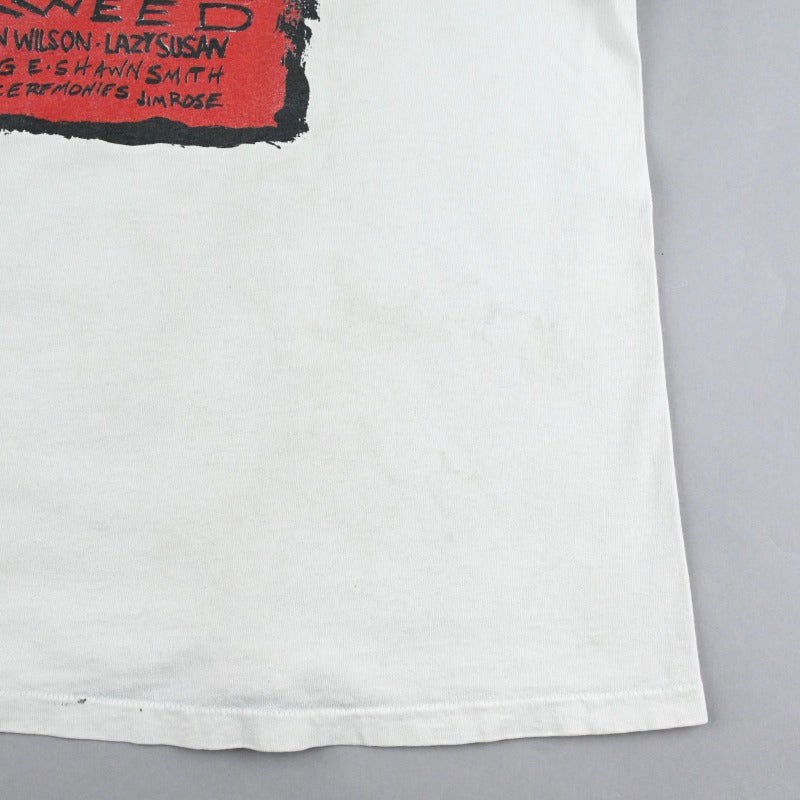 背面に薄い汚れがございます。