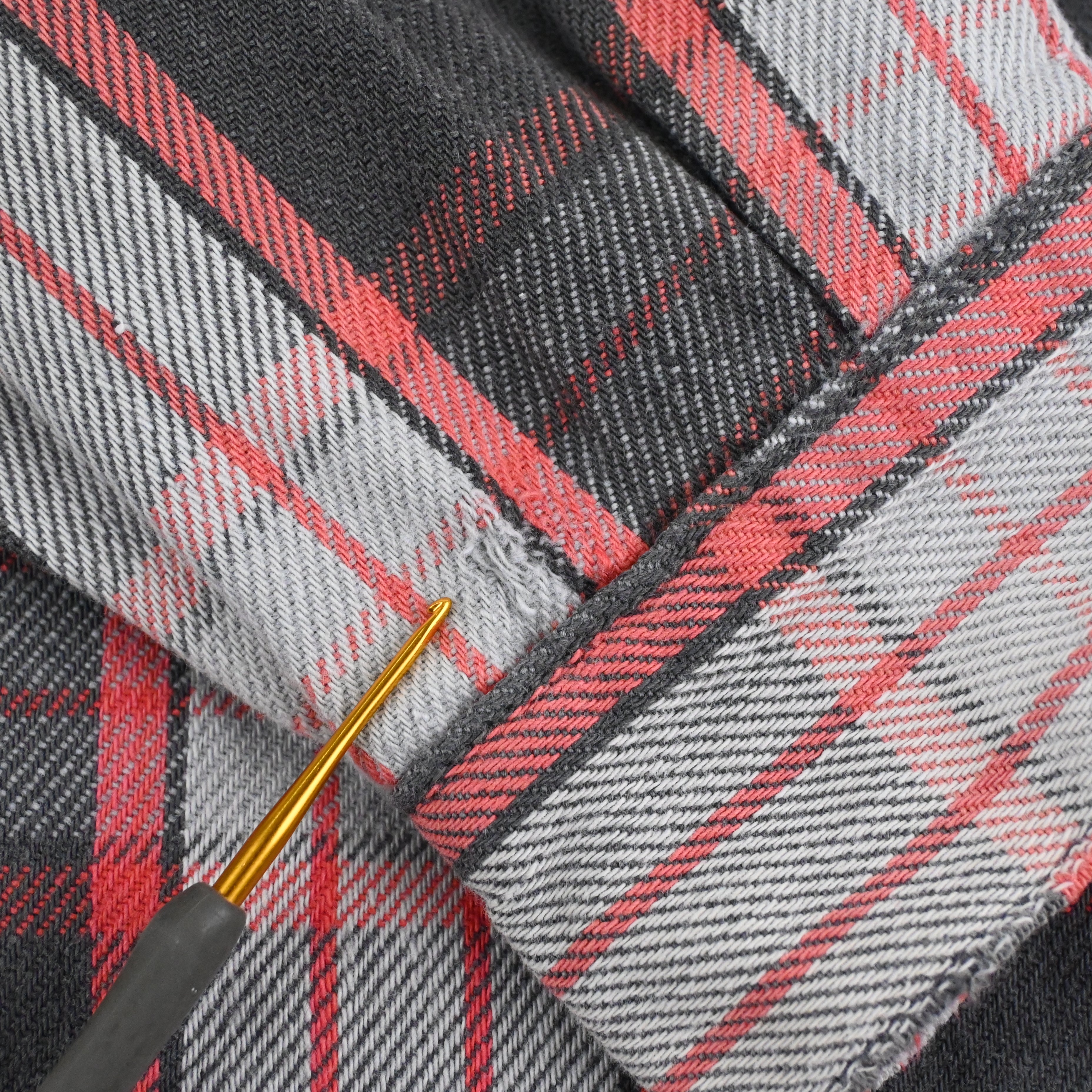 袖に擦れ部分がございます。