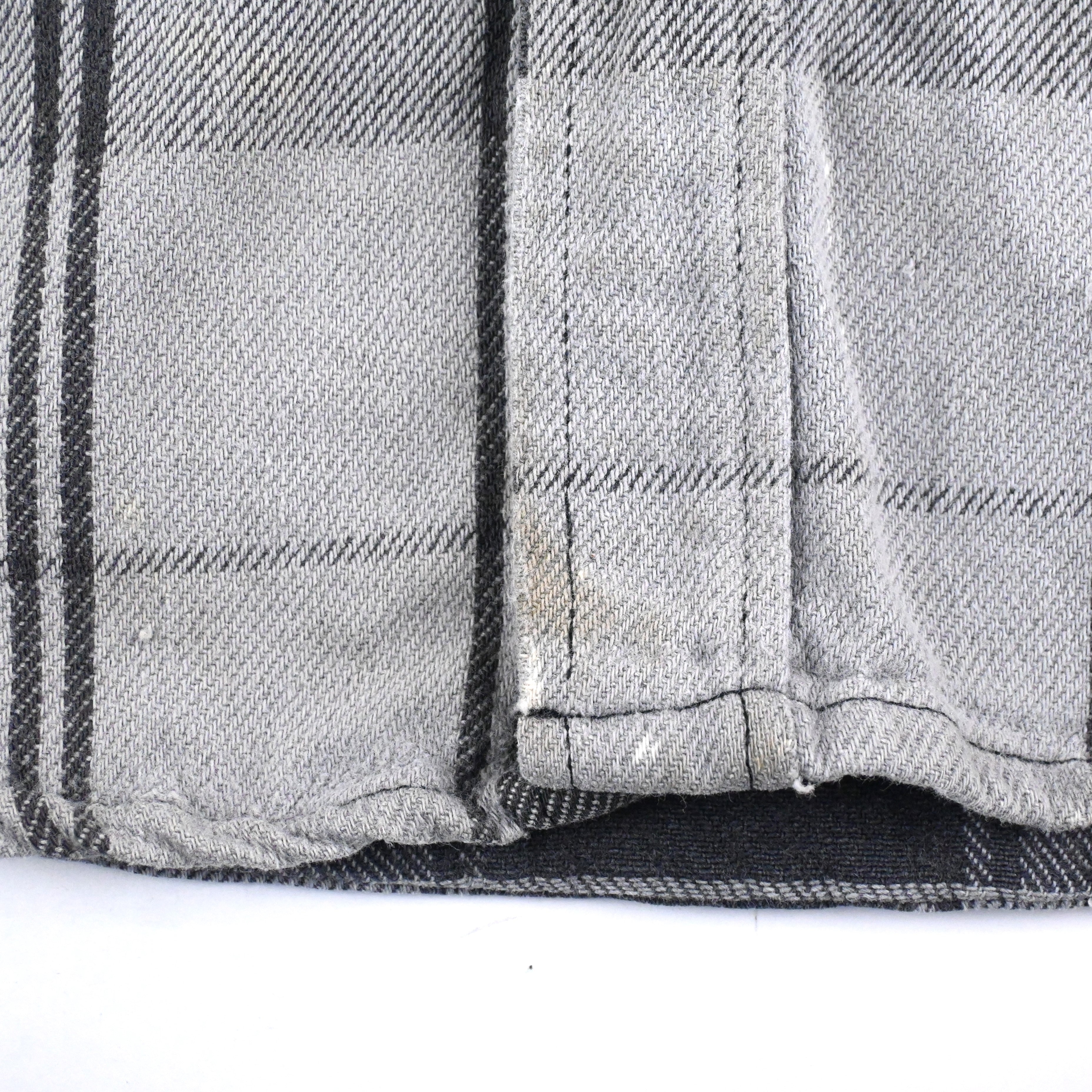 フロントに汚れがございます。