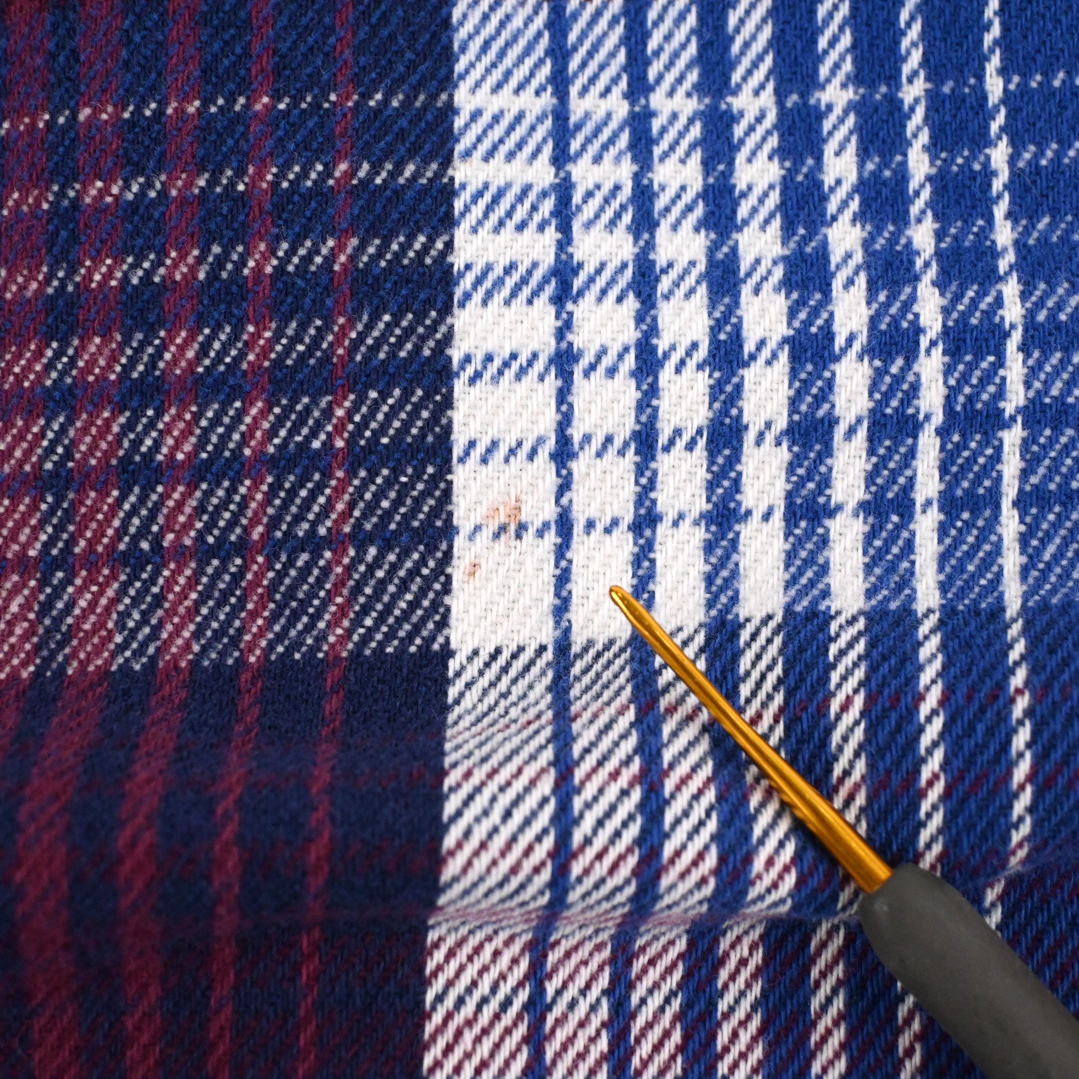 背面に汚れがございます。