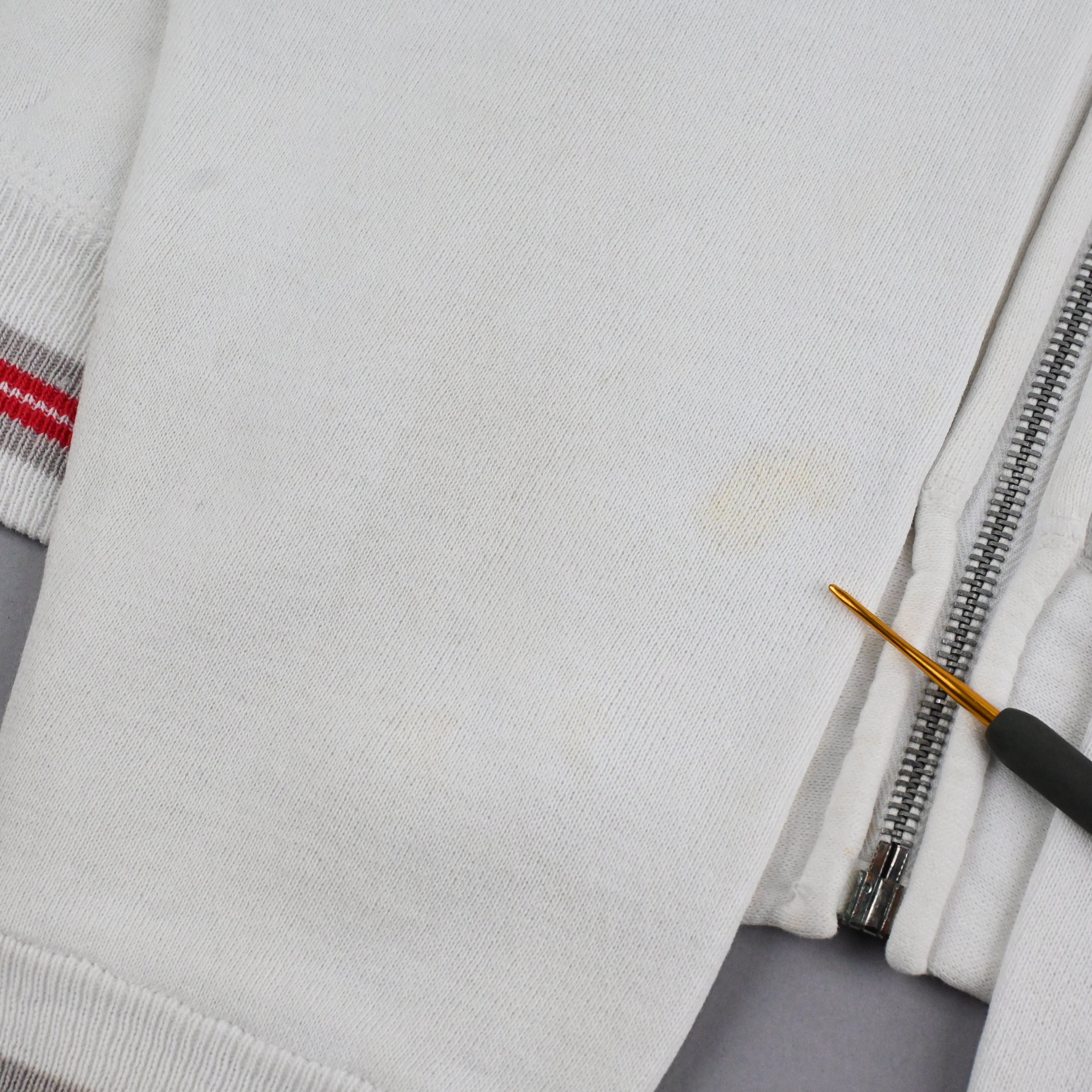 スリーブに汚れがございます。