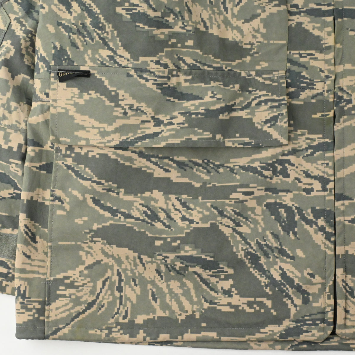 '07 U.S.A.F. APECS GORE-TEX PARKA SIZE LARGE-X-SHORT