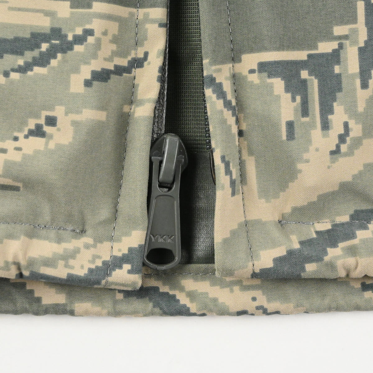 '08 U.S.A.F. APECS GORE-TEX PARKA SIZE MEDIUM-SHORT