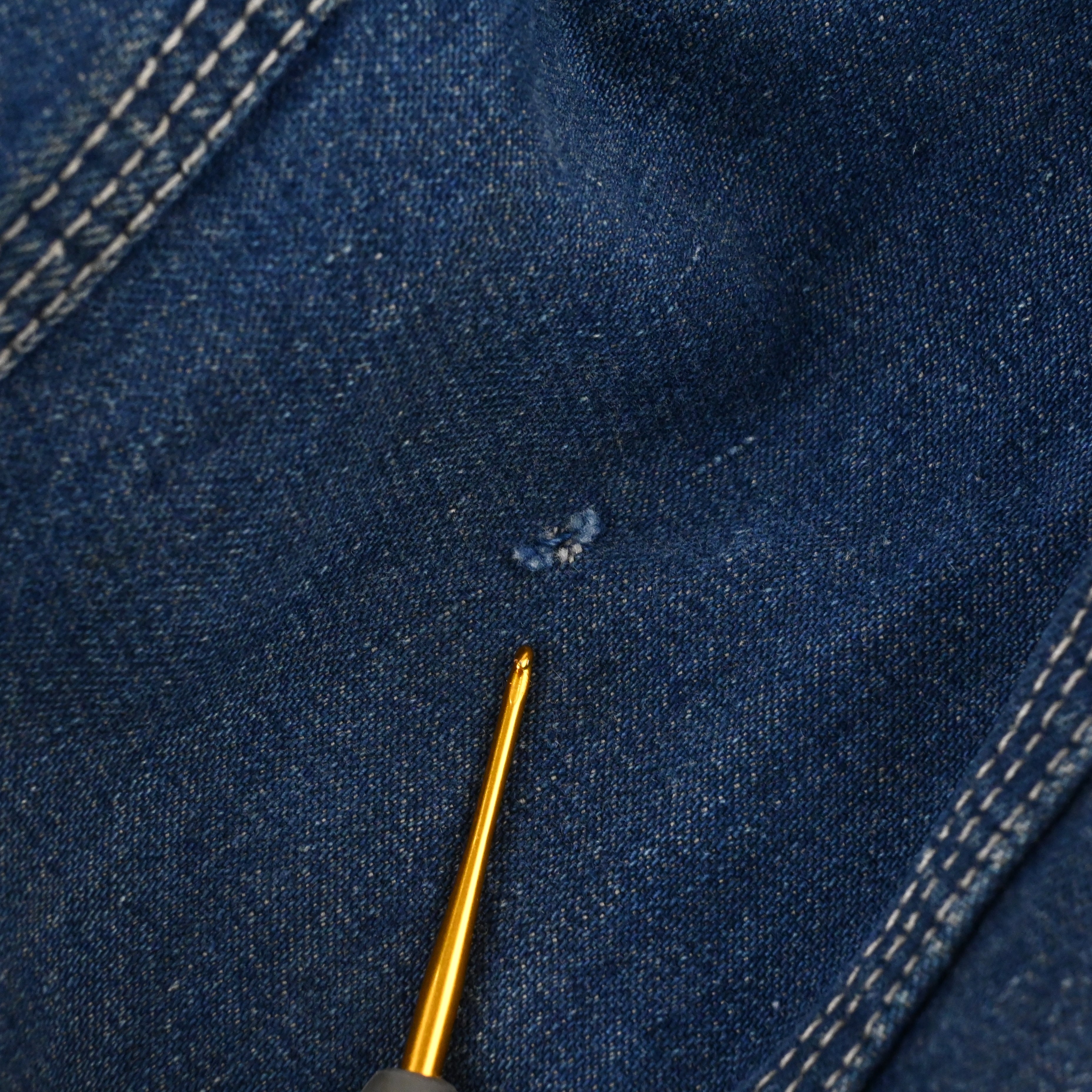 袖にダメージがございます。