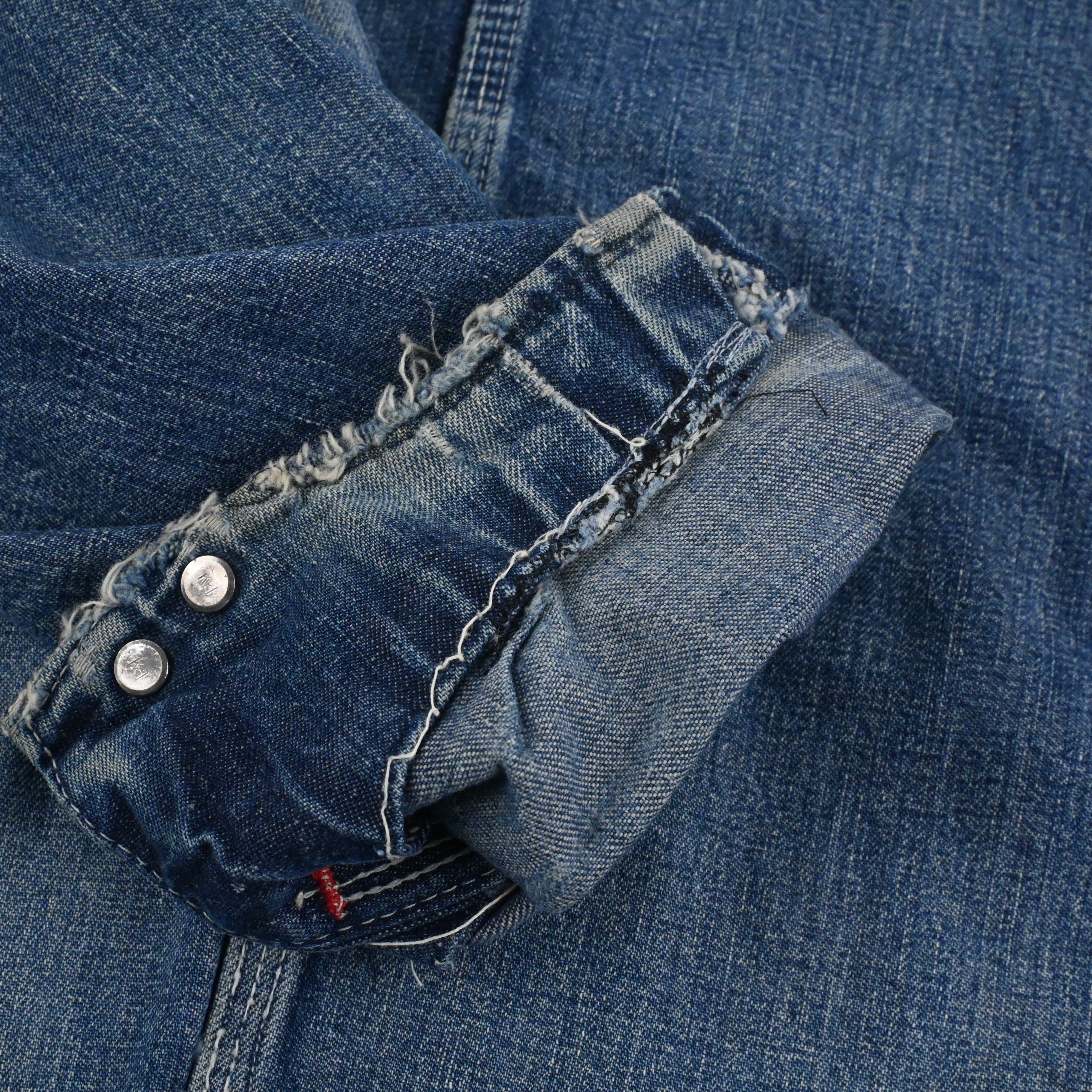 右袖口内側にリペアがございます。(裏)