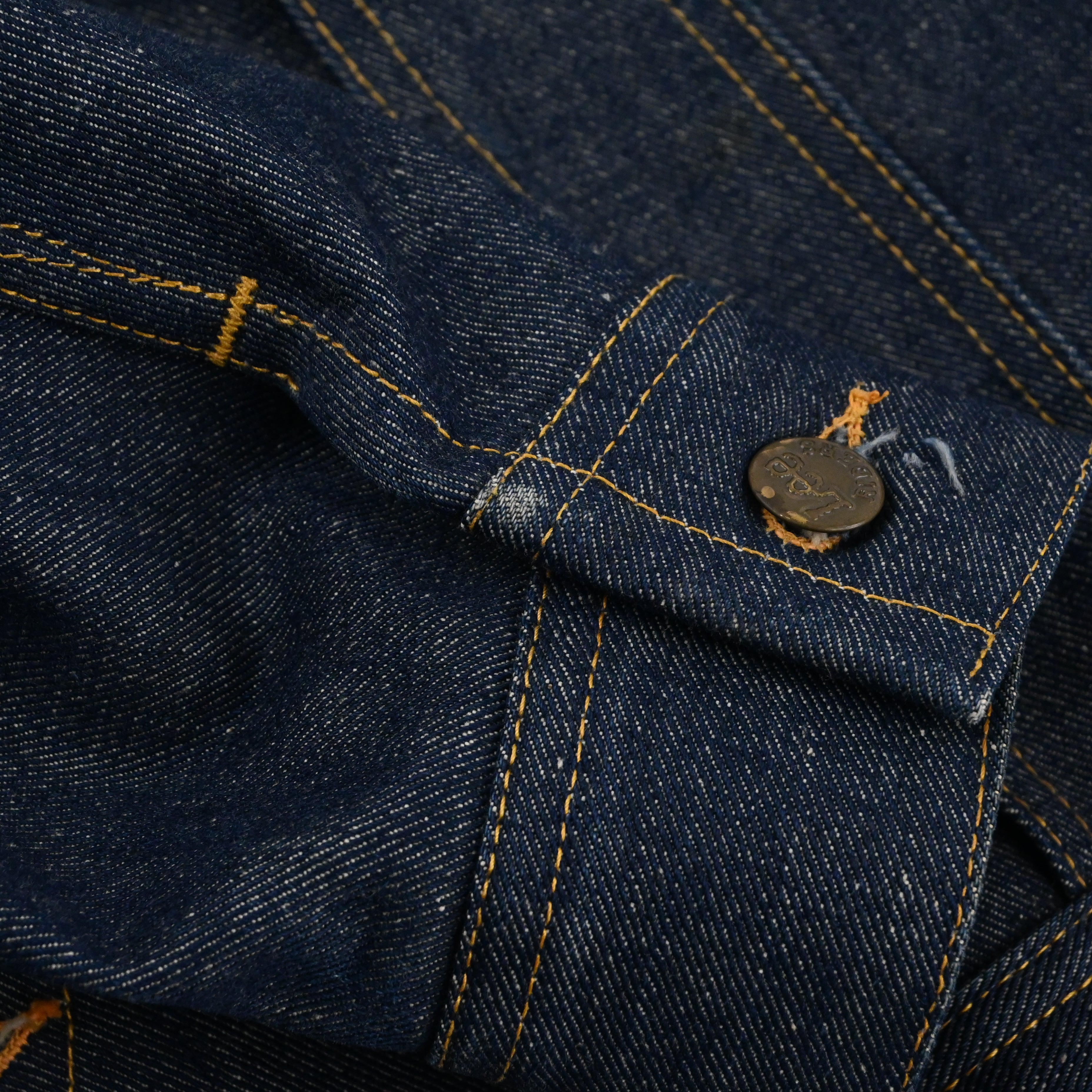 袖にアタリがございます。