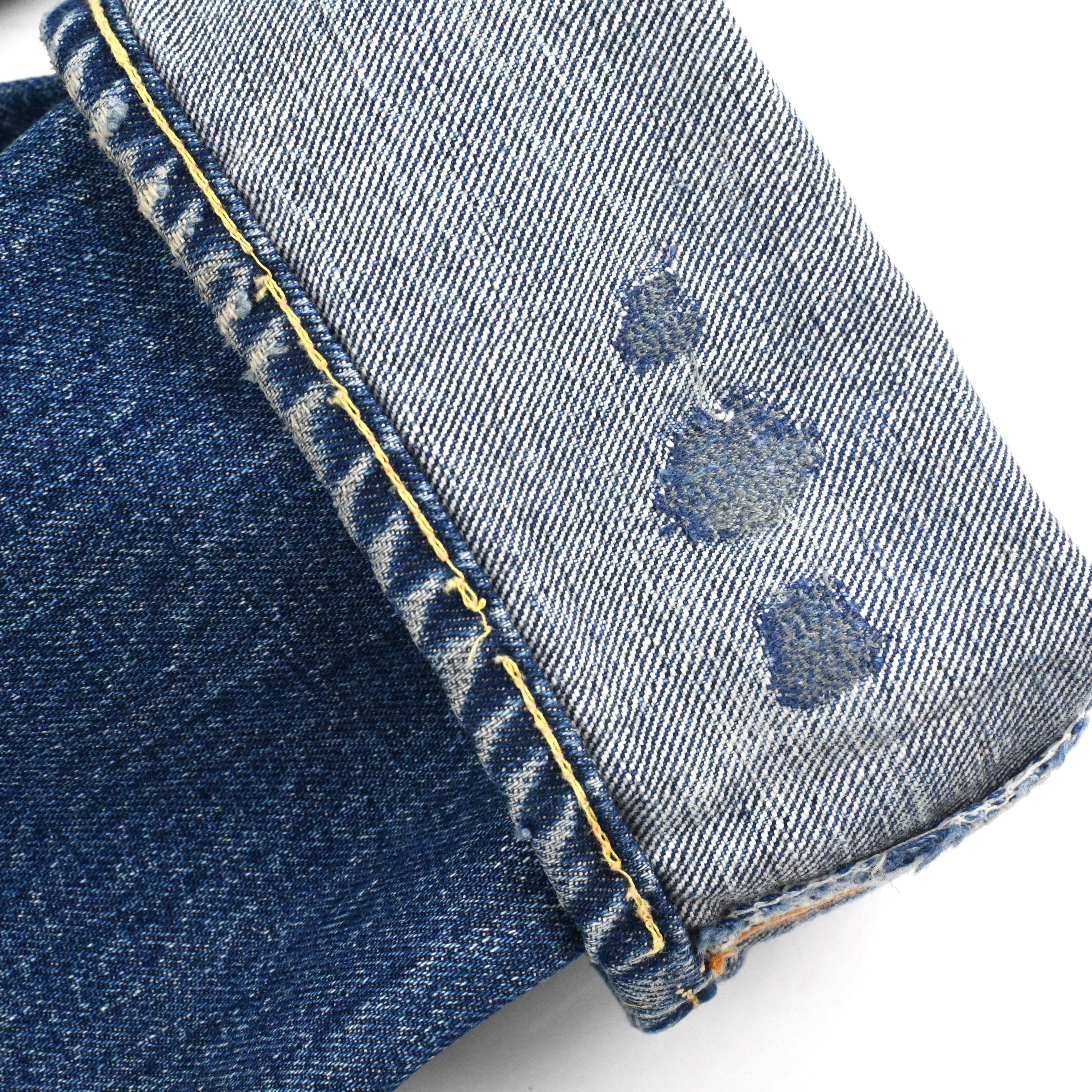 左裾内側にリペアがございます。(裏)