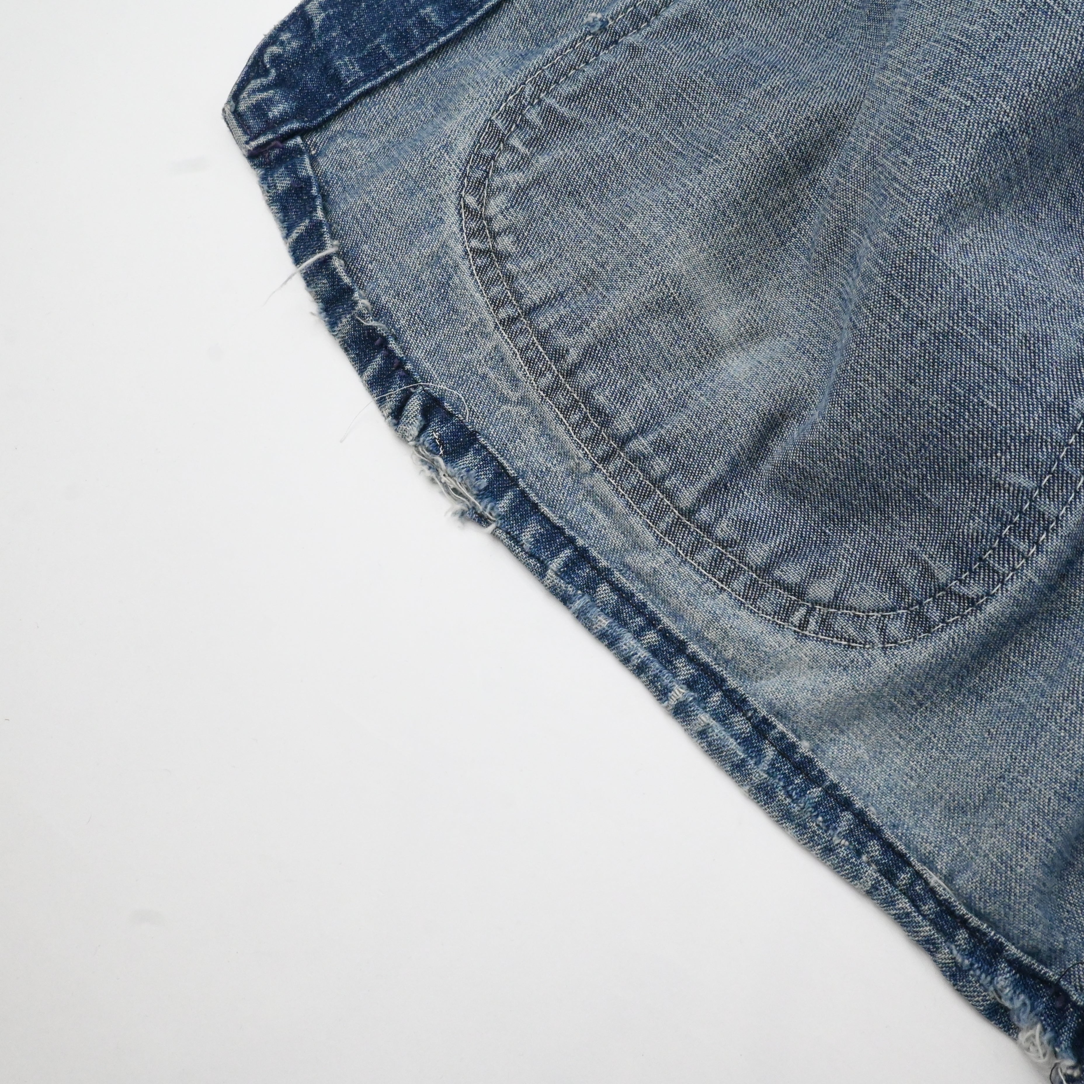 裾にリペアがございます。