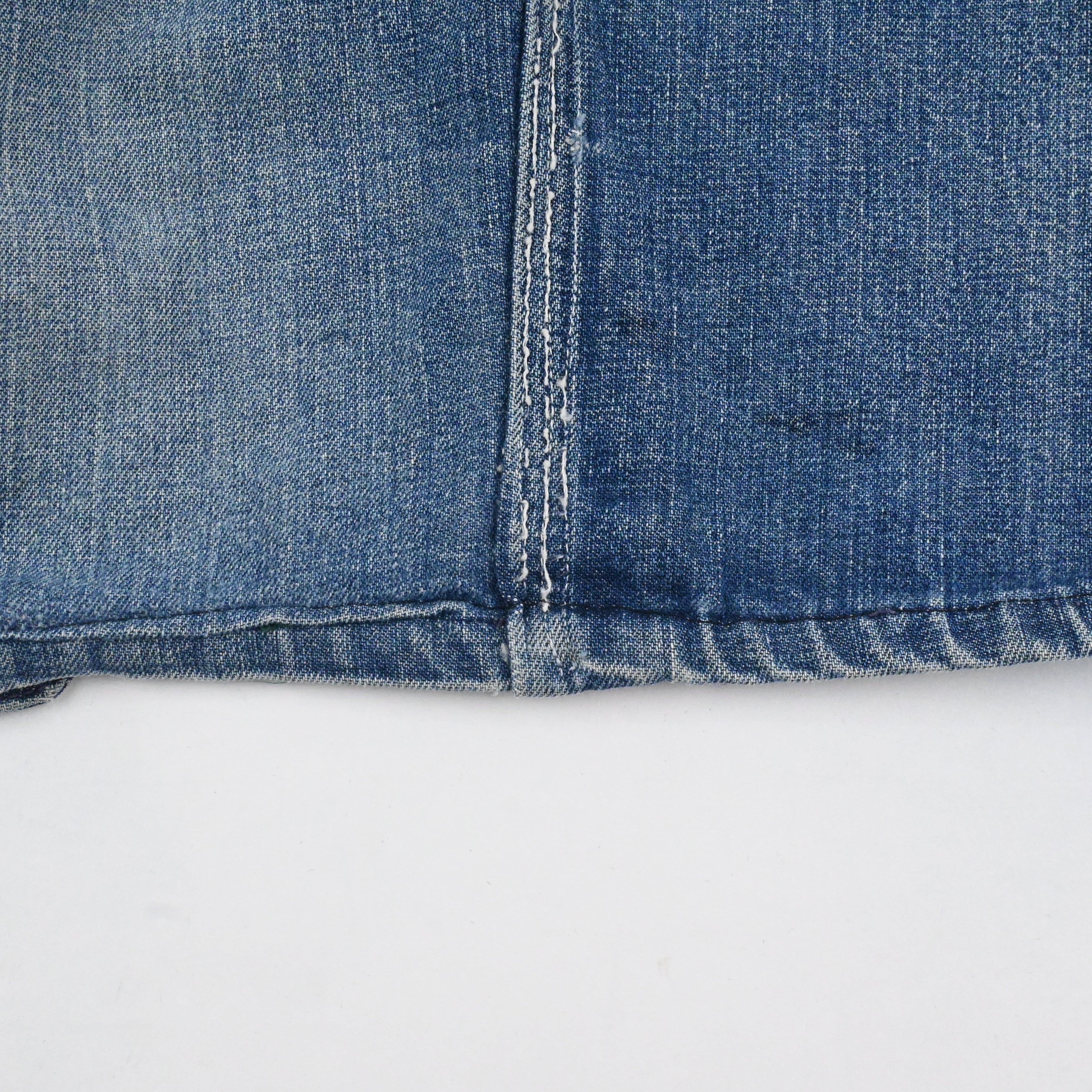 裾にリペアがございます。