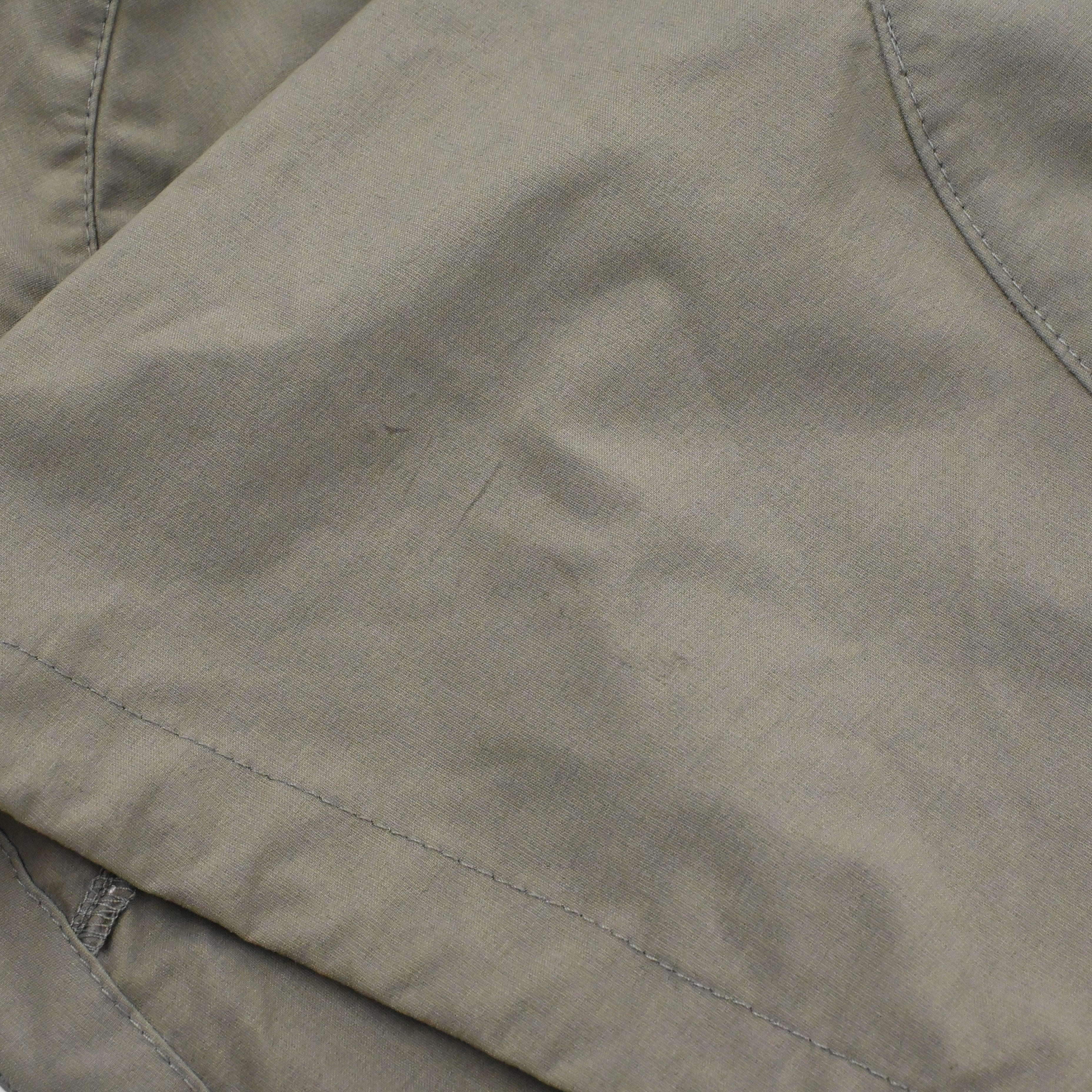 フロントに軽微な汚れがございます。