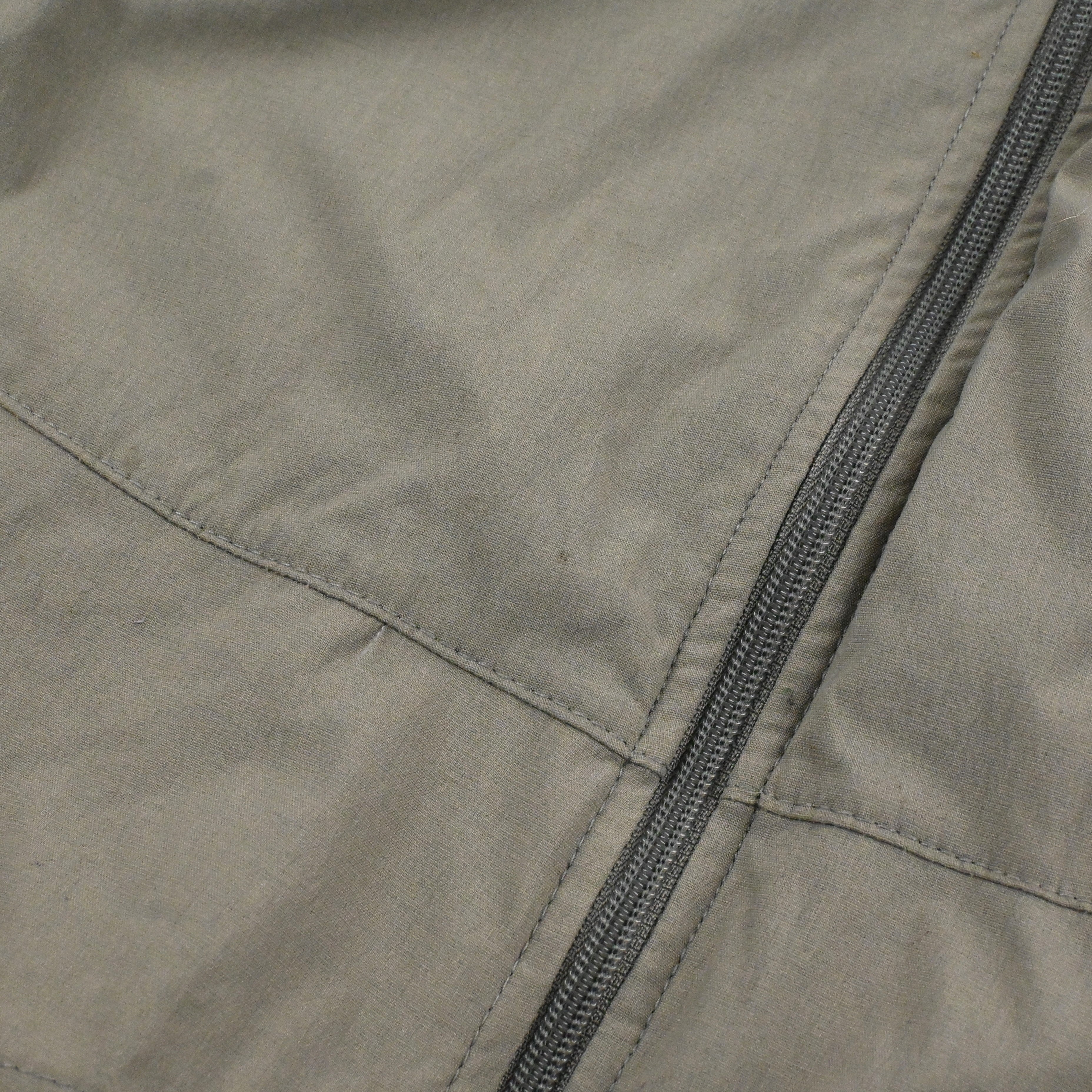 フロントに軽微な汚れがございます。