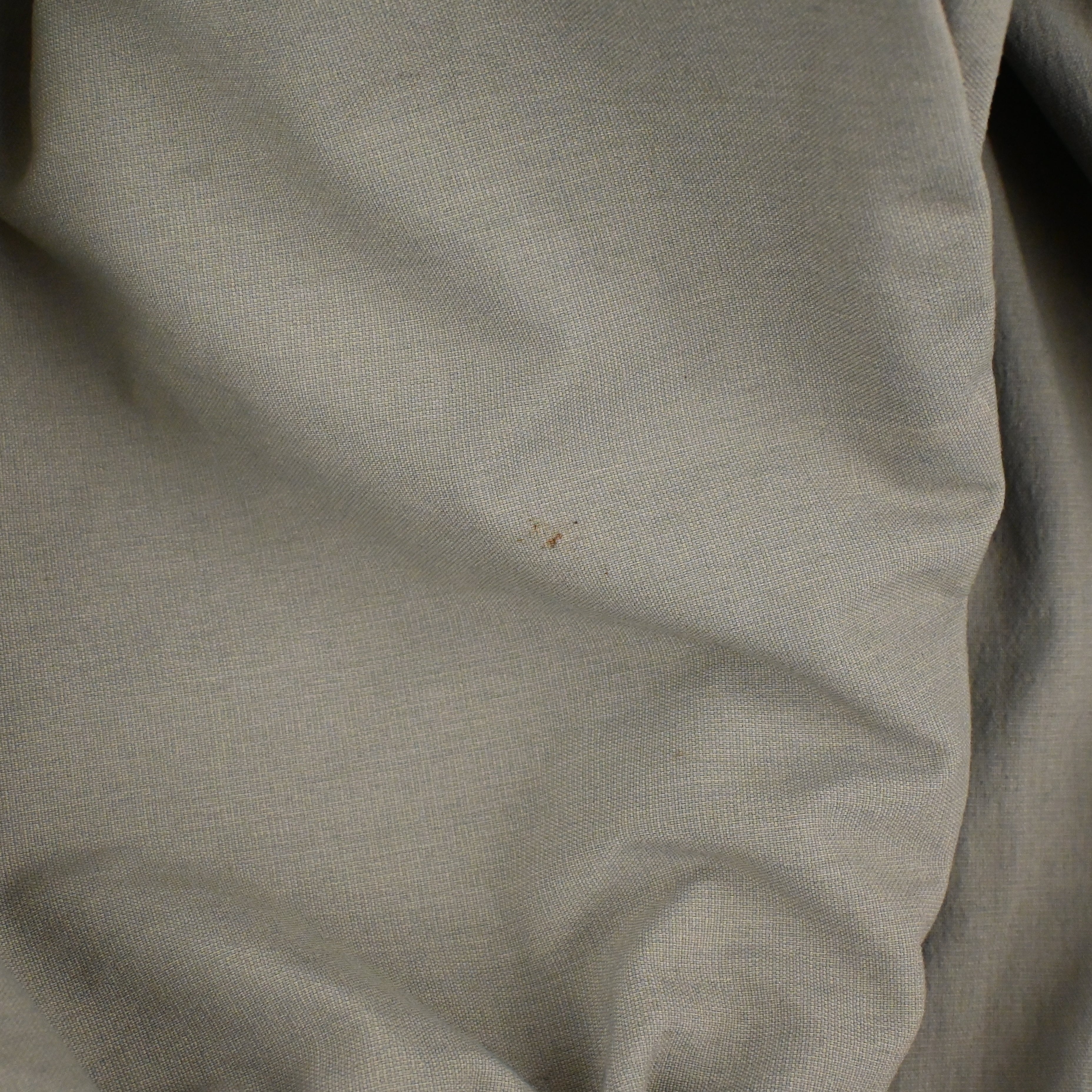 袖に汚れがございます。