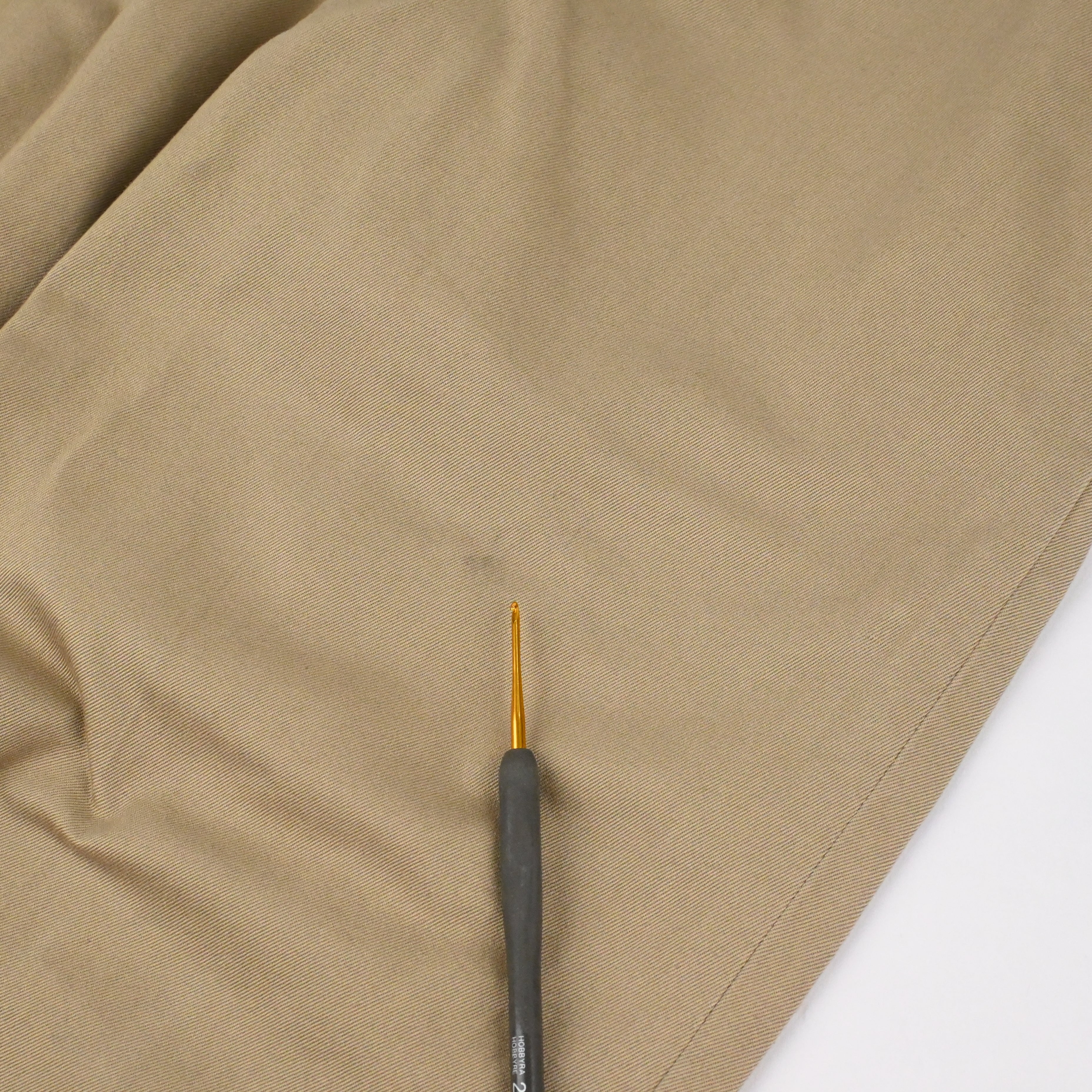 フロントに薄い汚れがございます。