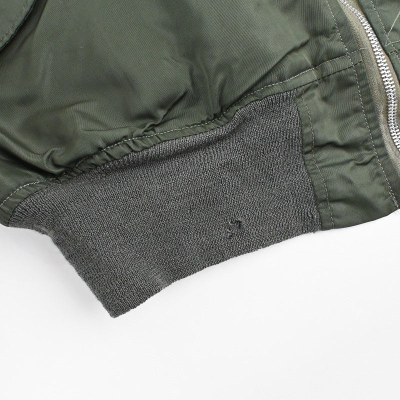 リブに虫食いがございます。