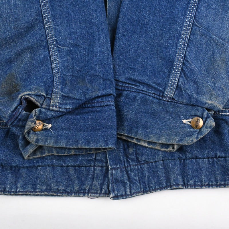 袖に汚れがございます。