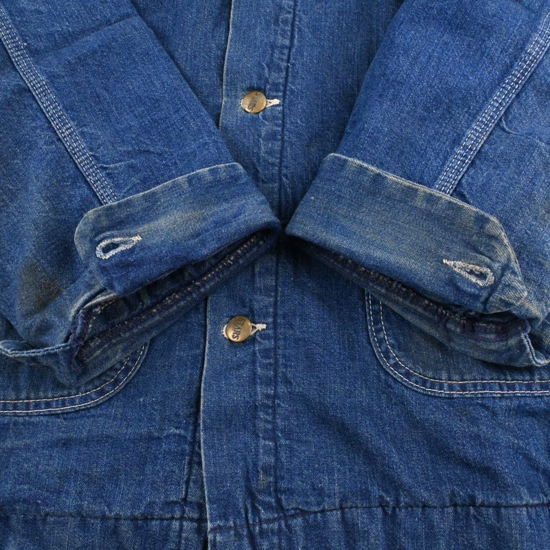 袖に汚れがございます。