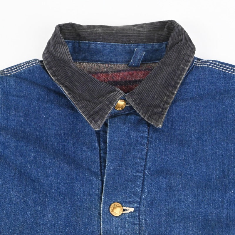 襟元に擦れがございます。