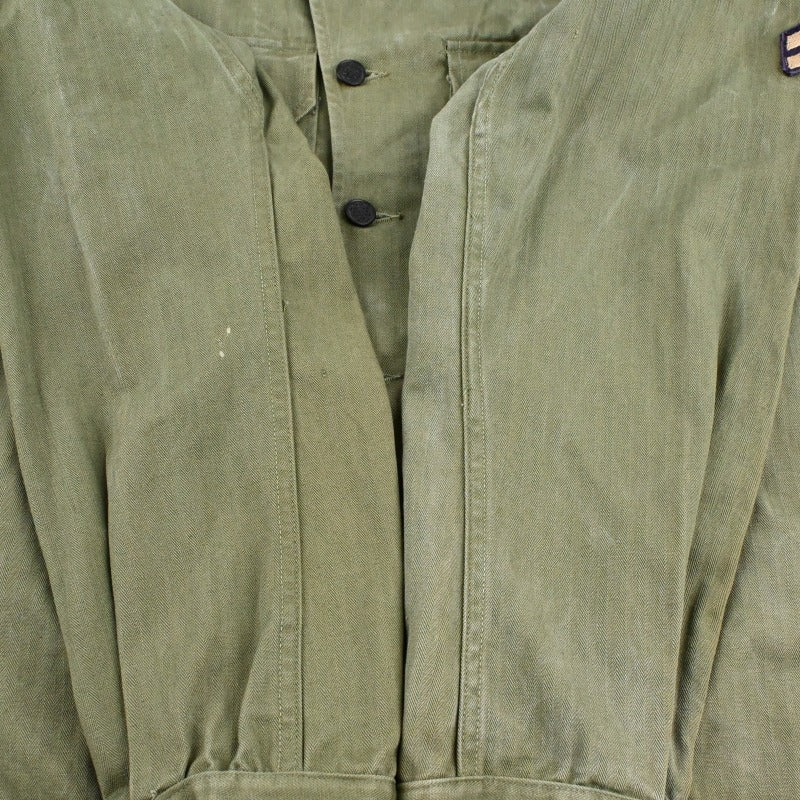 薄い汚れがございます。