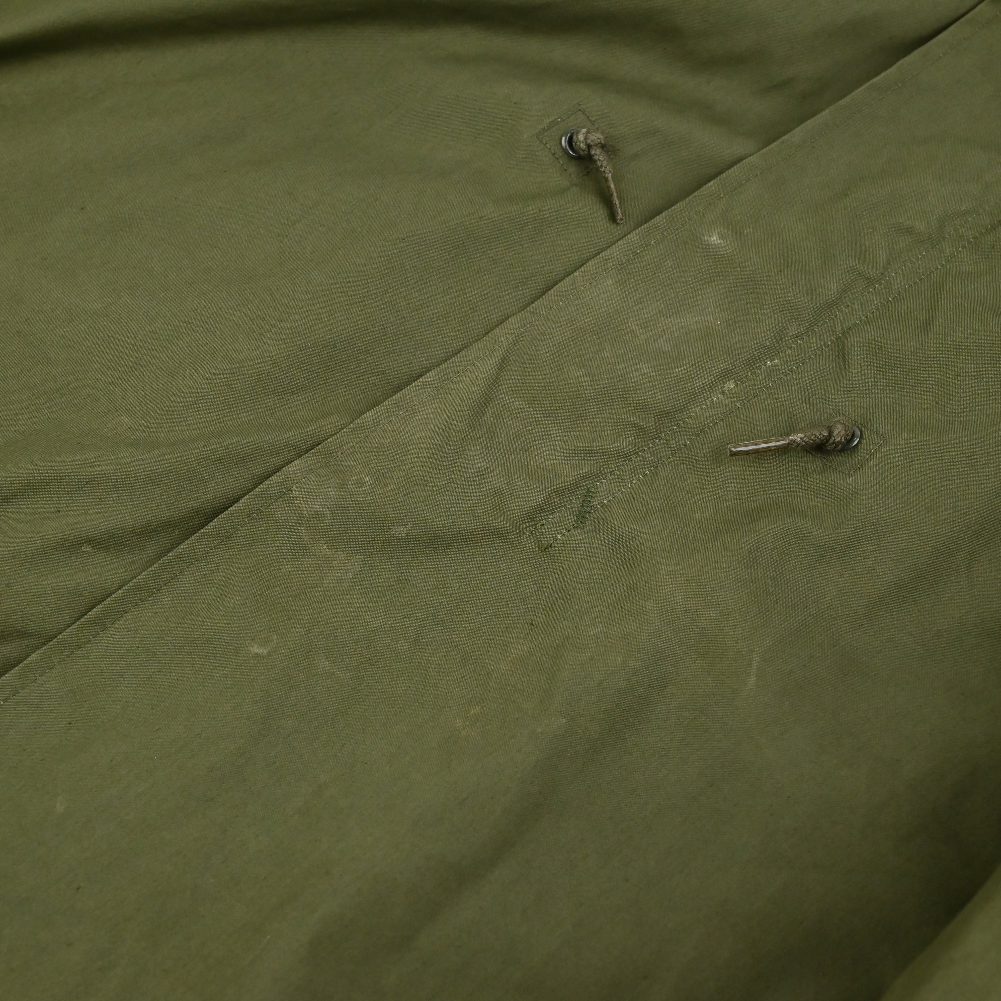 フロントに擦れがございます。